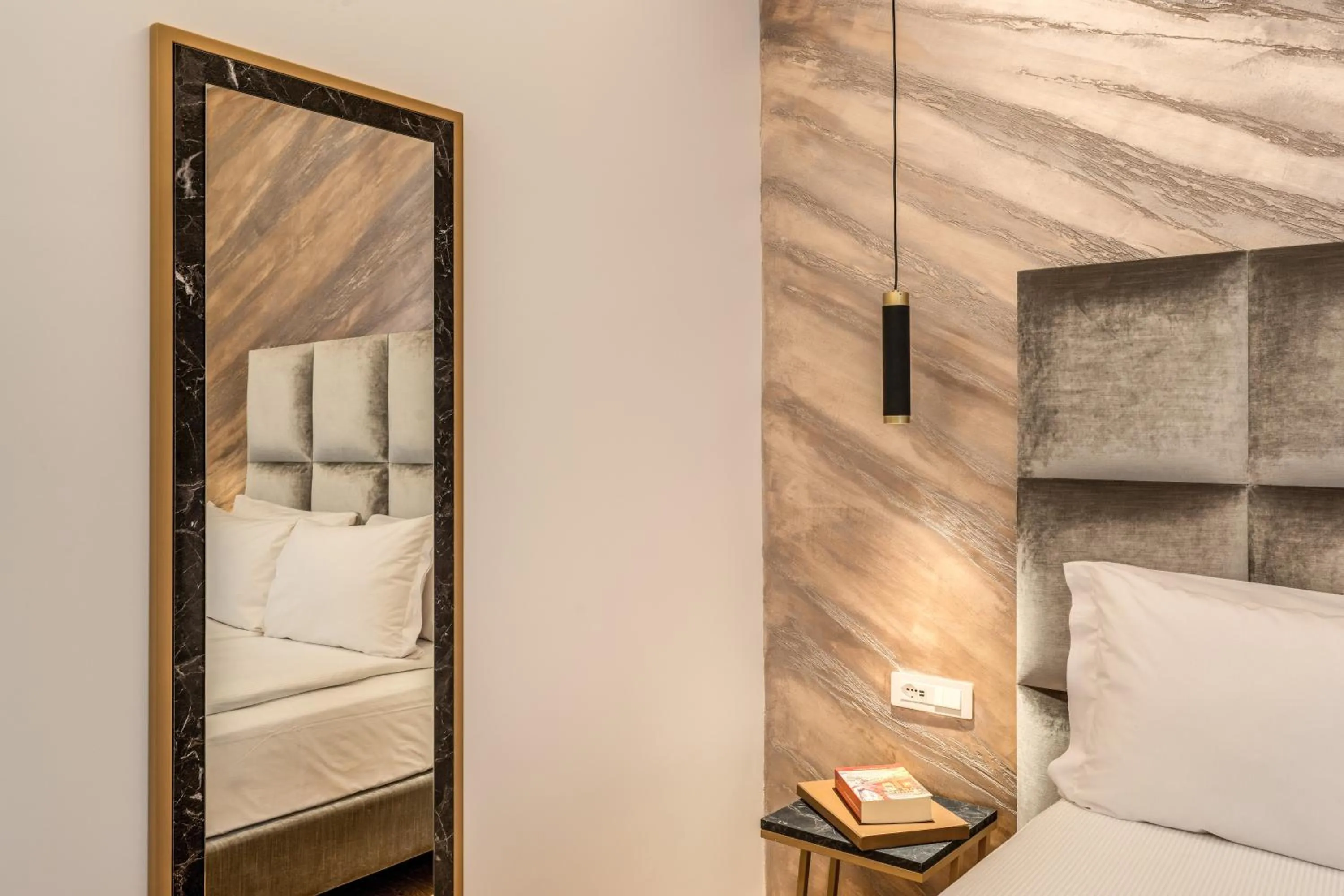 Decorative detail, Bed in Goldoni 47