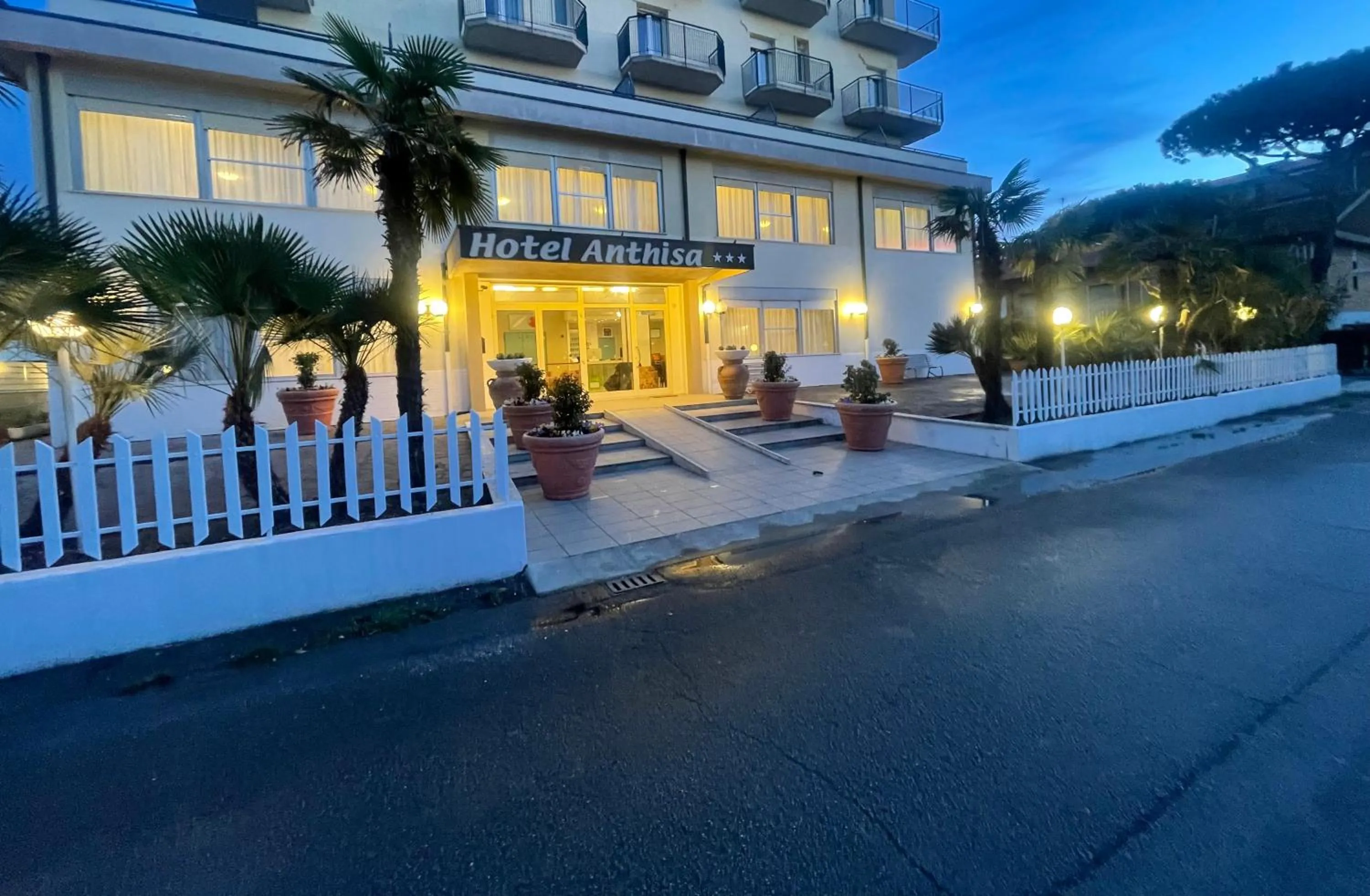 Nuovo hotel ANTHISA