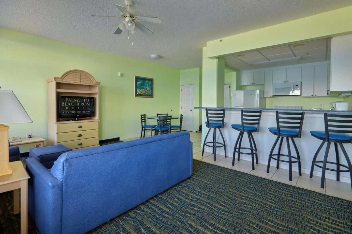 Living room in Palmetto Beachfront Hotel, a By The Sea Resort