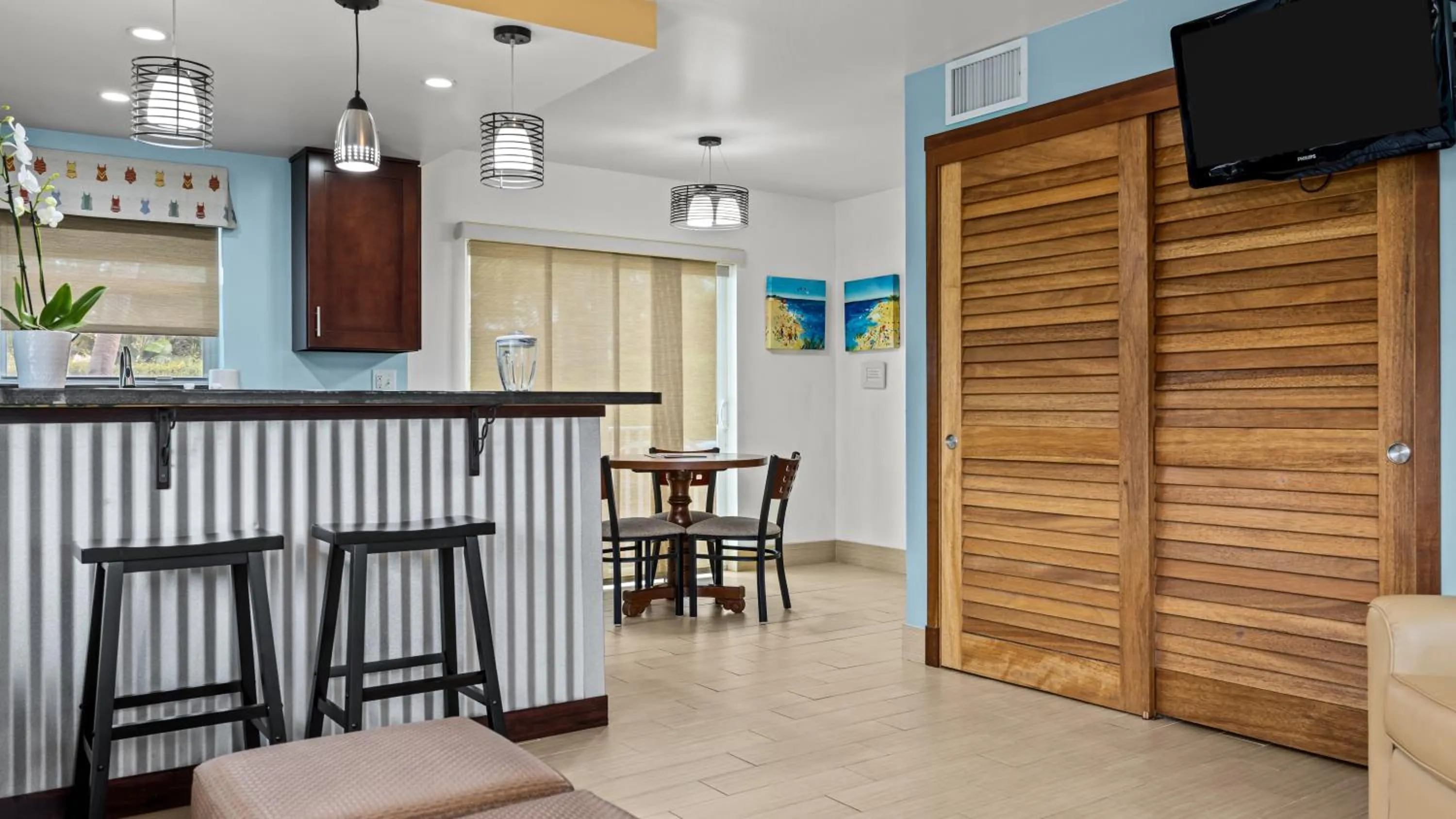 Dining area in Sun Dek Beach House