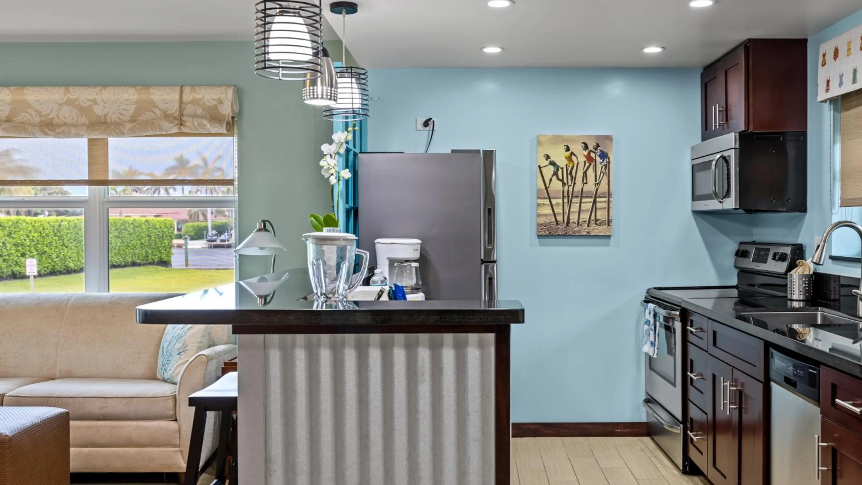 Dining area in Sun Dek Beach House