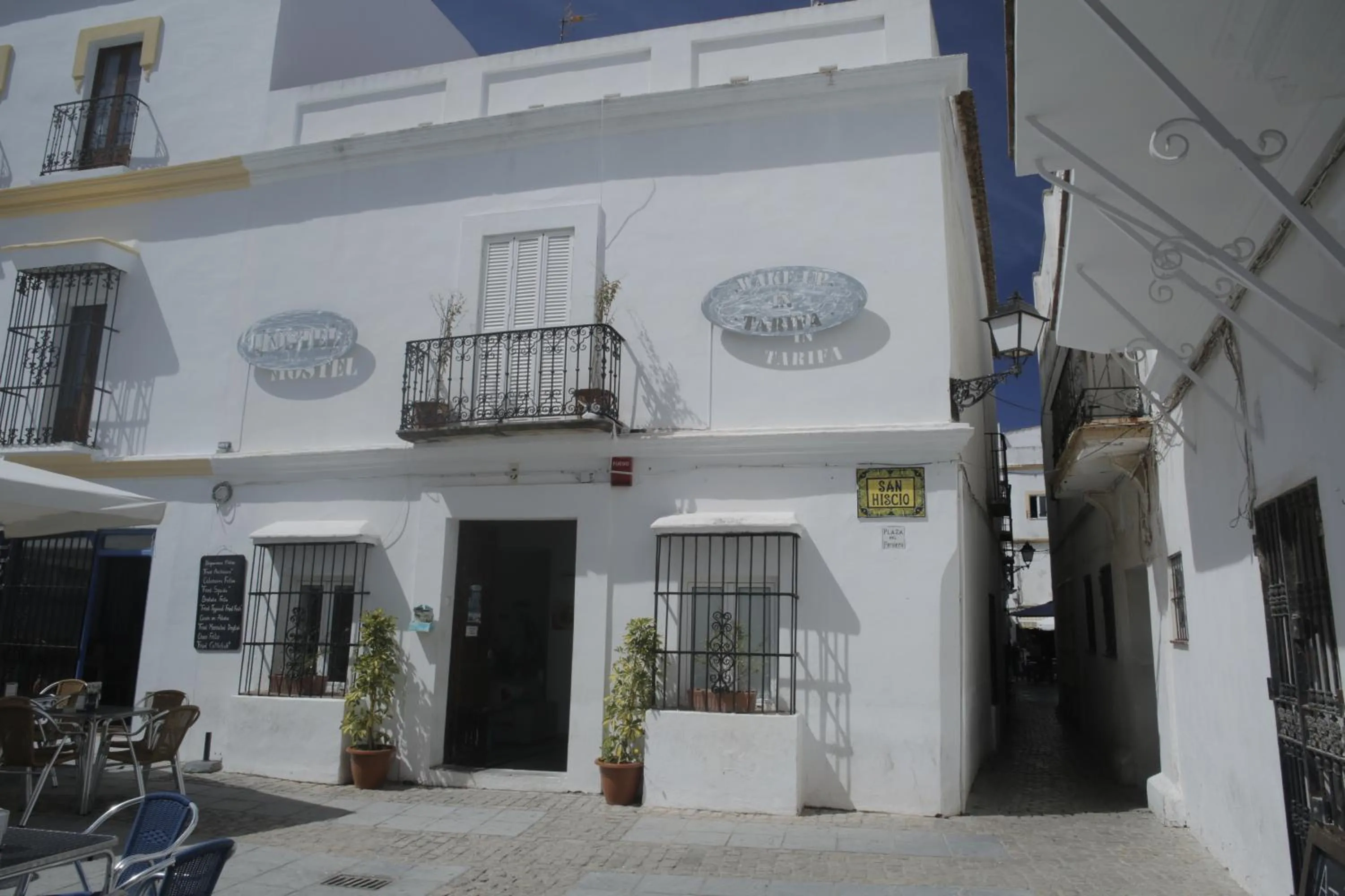 Facade/entrance in Wake up in Tarifa Hostel & Restaurant Lounge
