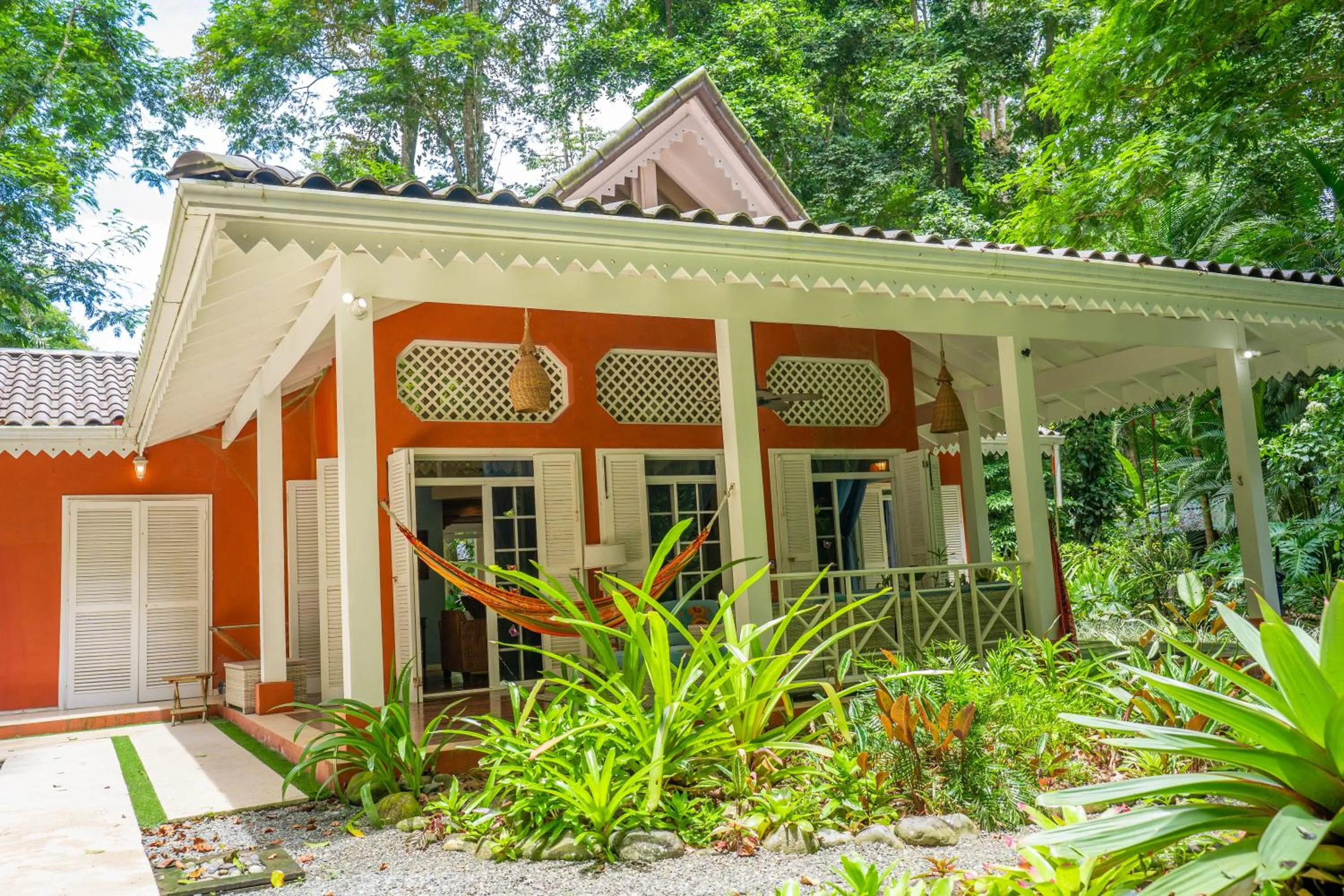 Property building in Casa Naranja