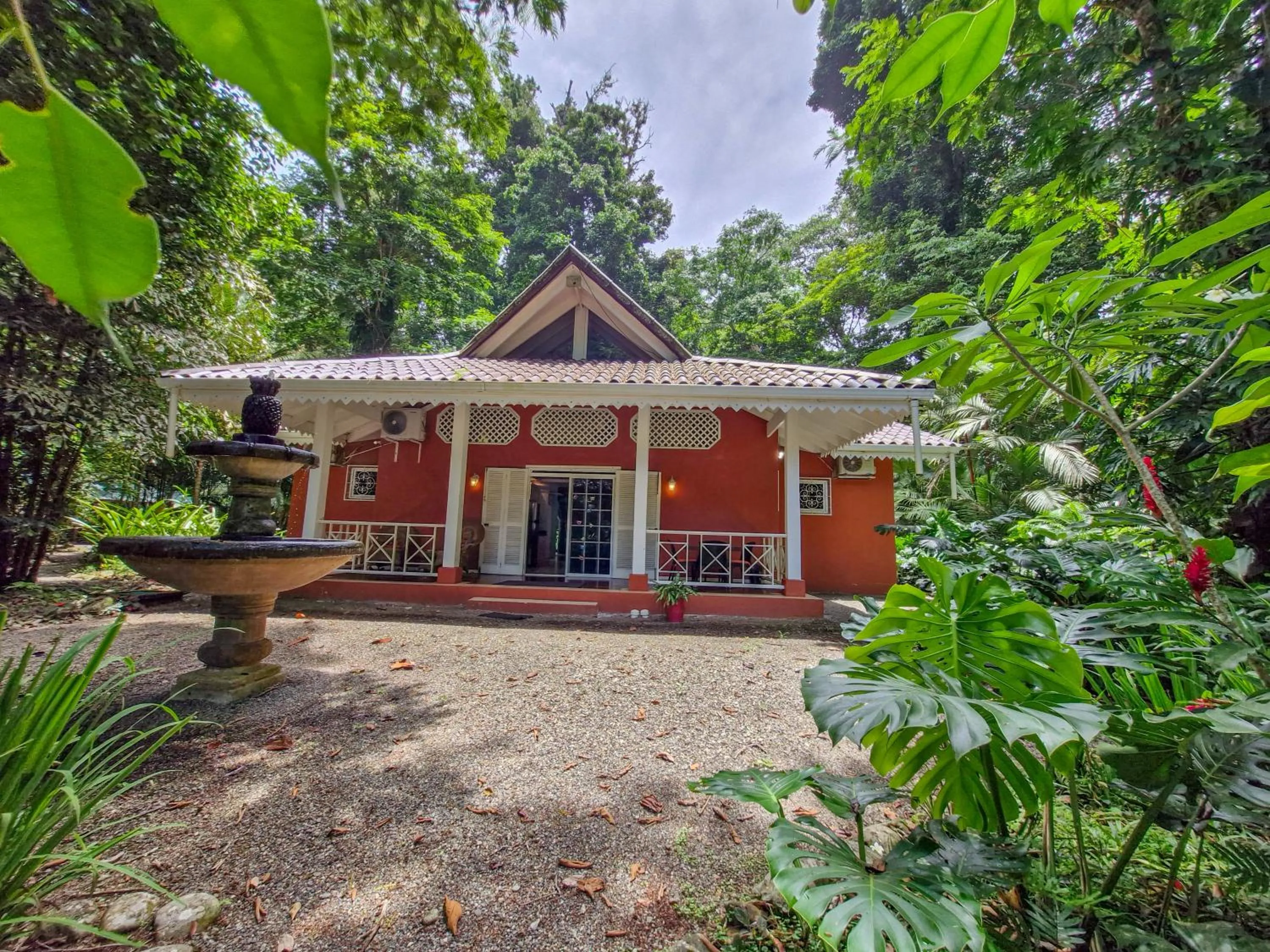 Property building in Casa Naranja