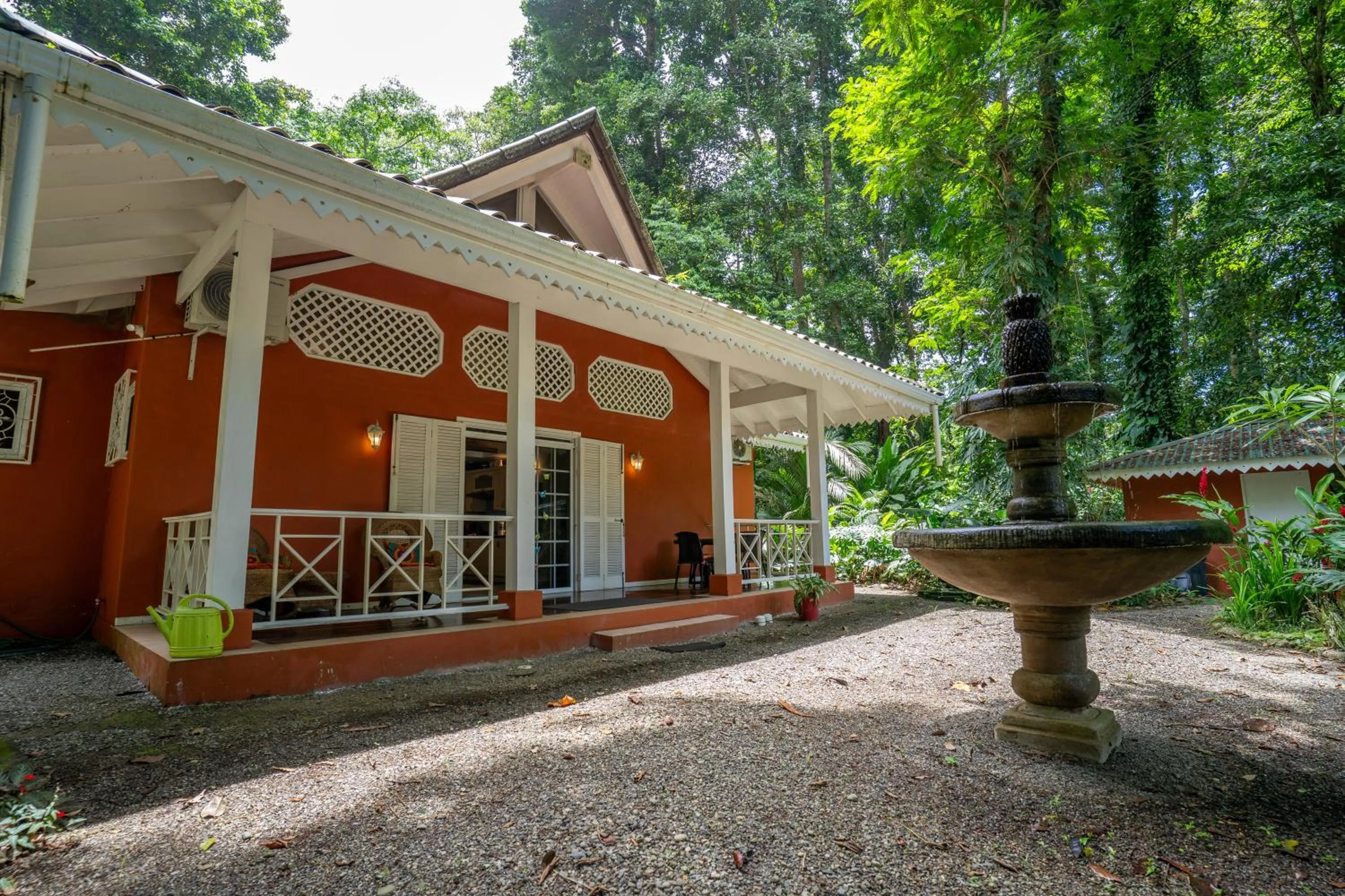 Property building in Casa Naranja