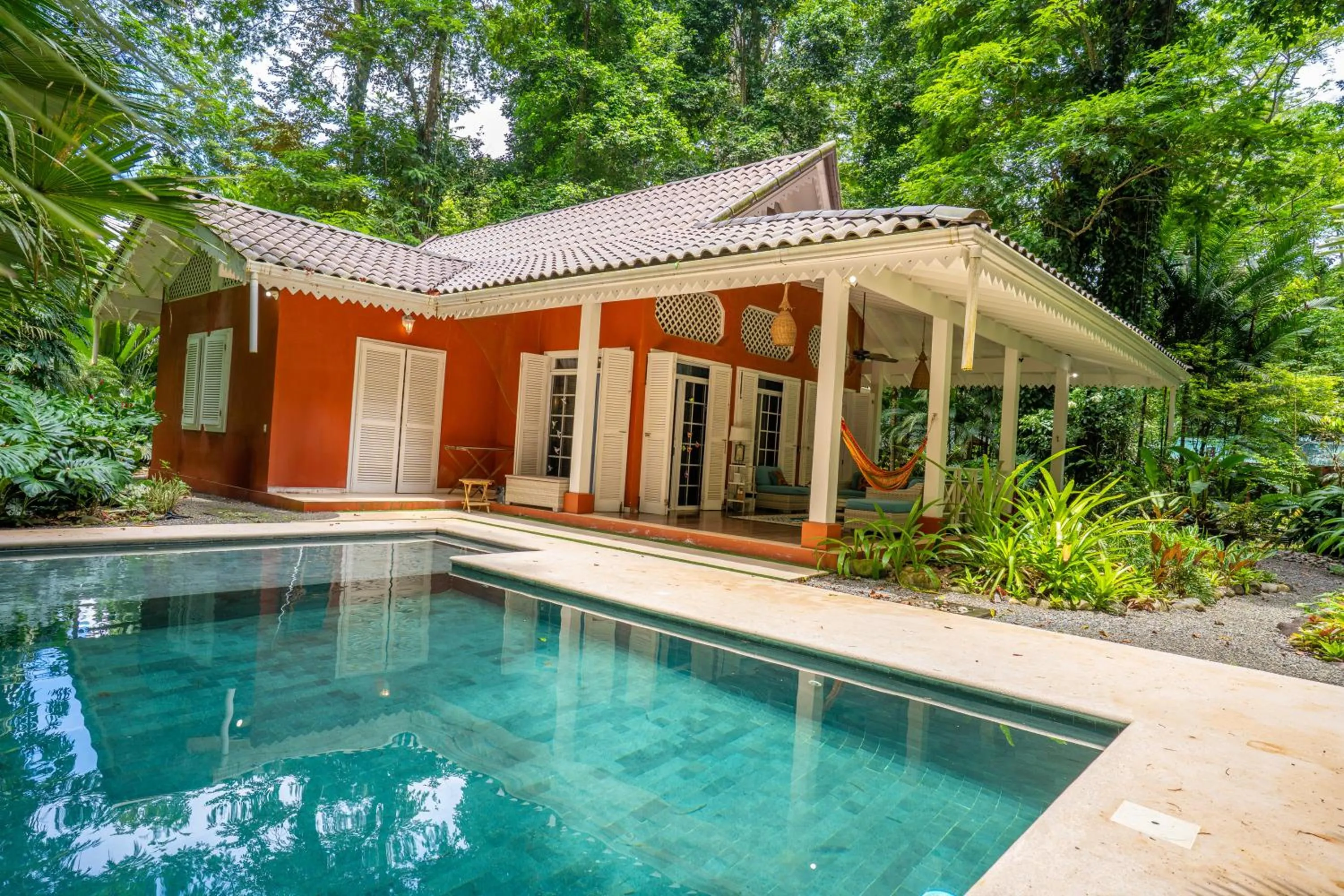 Property building in Casa Naranja