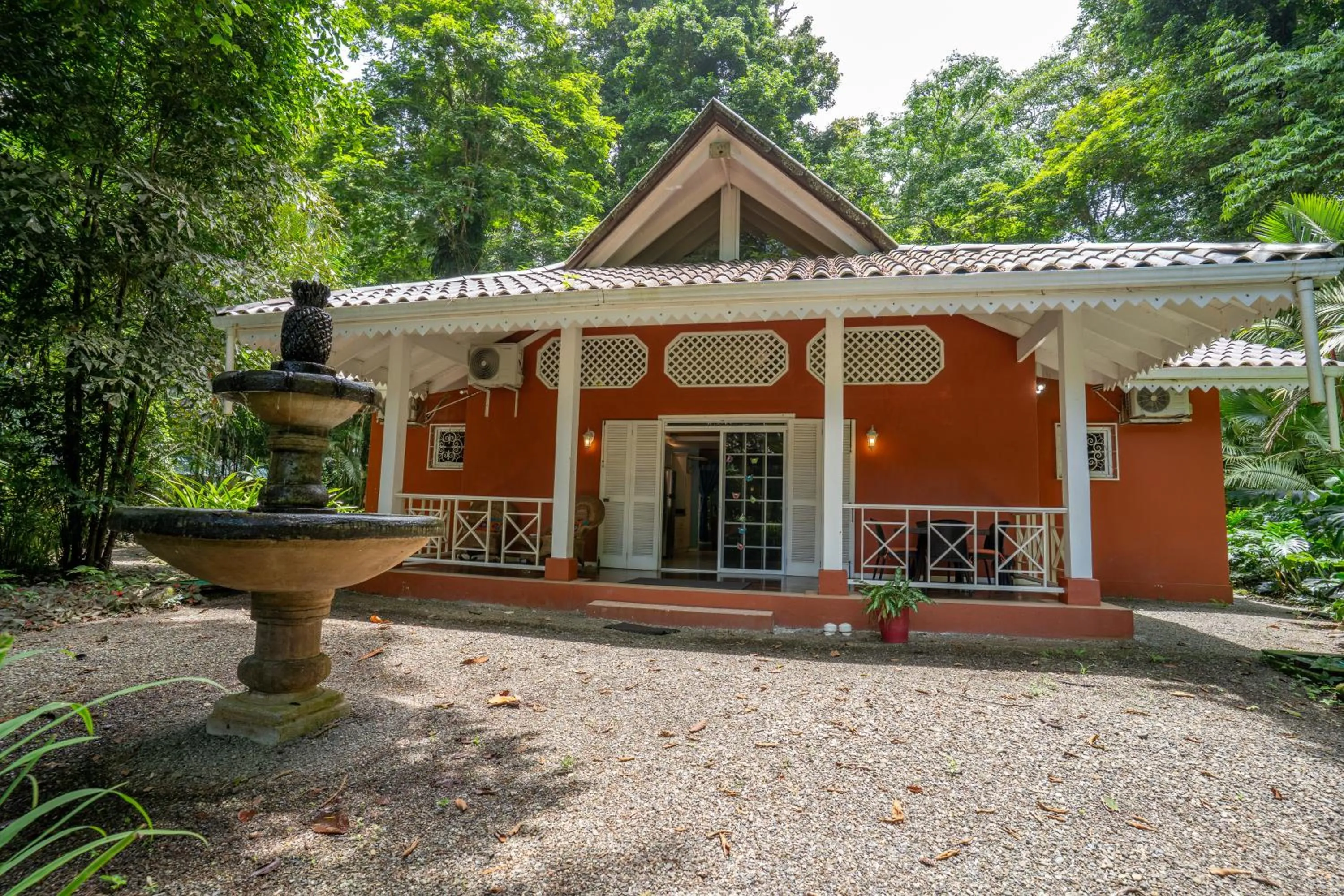 Property building in Casa Naranja