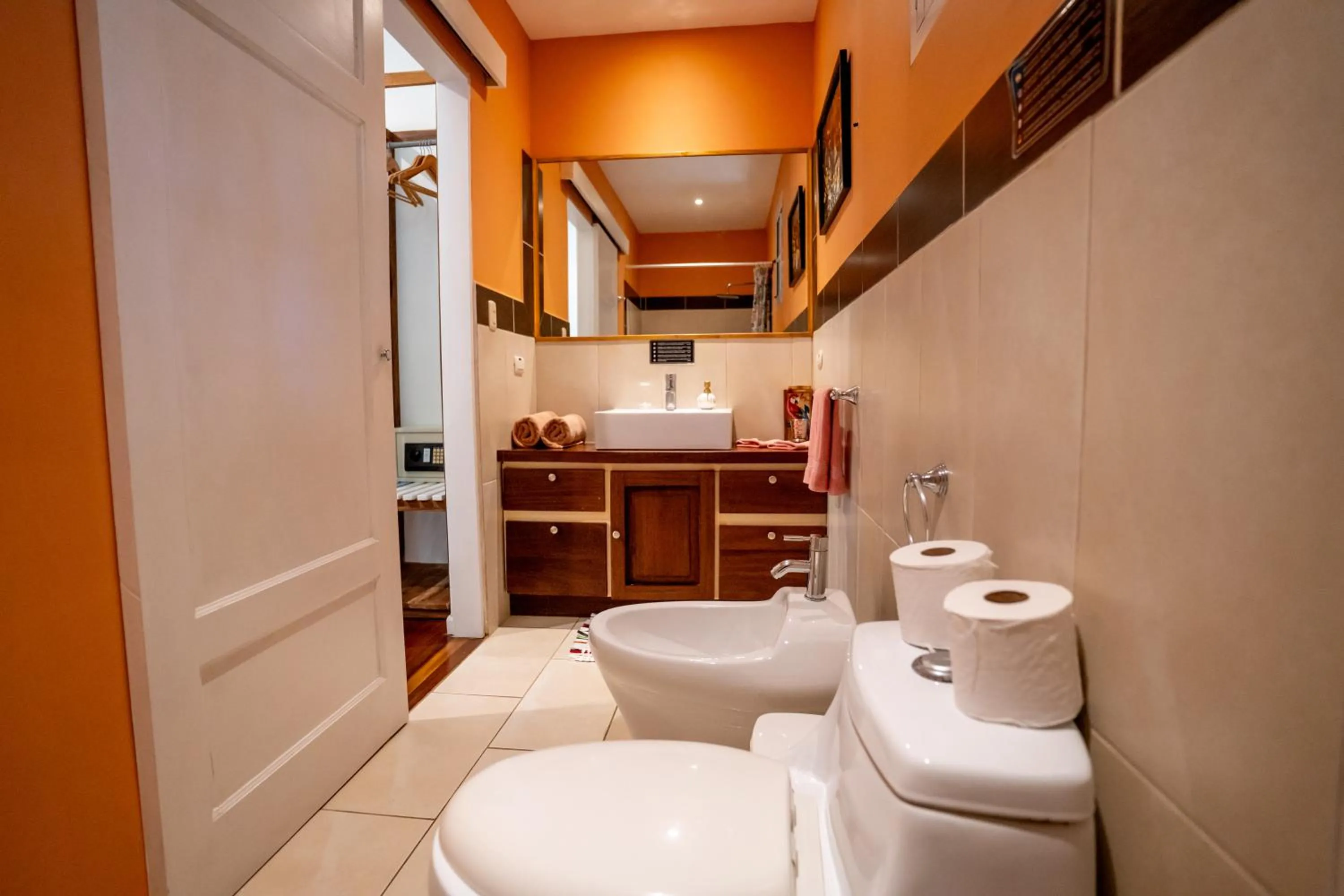 Toilet in Casa Naranja