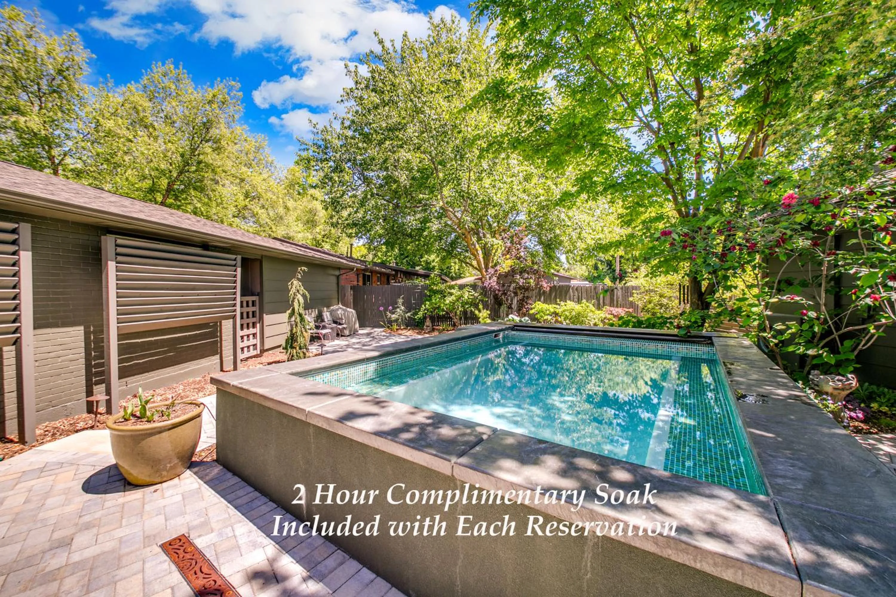 Swimming pool in The East End Retreat