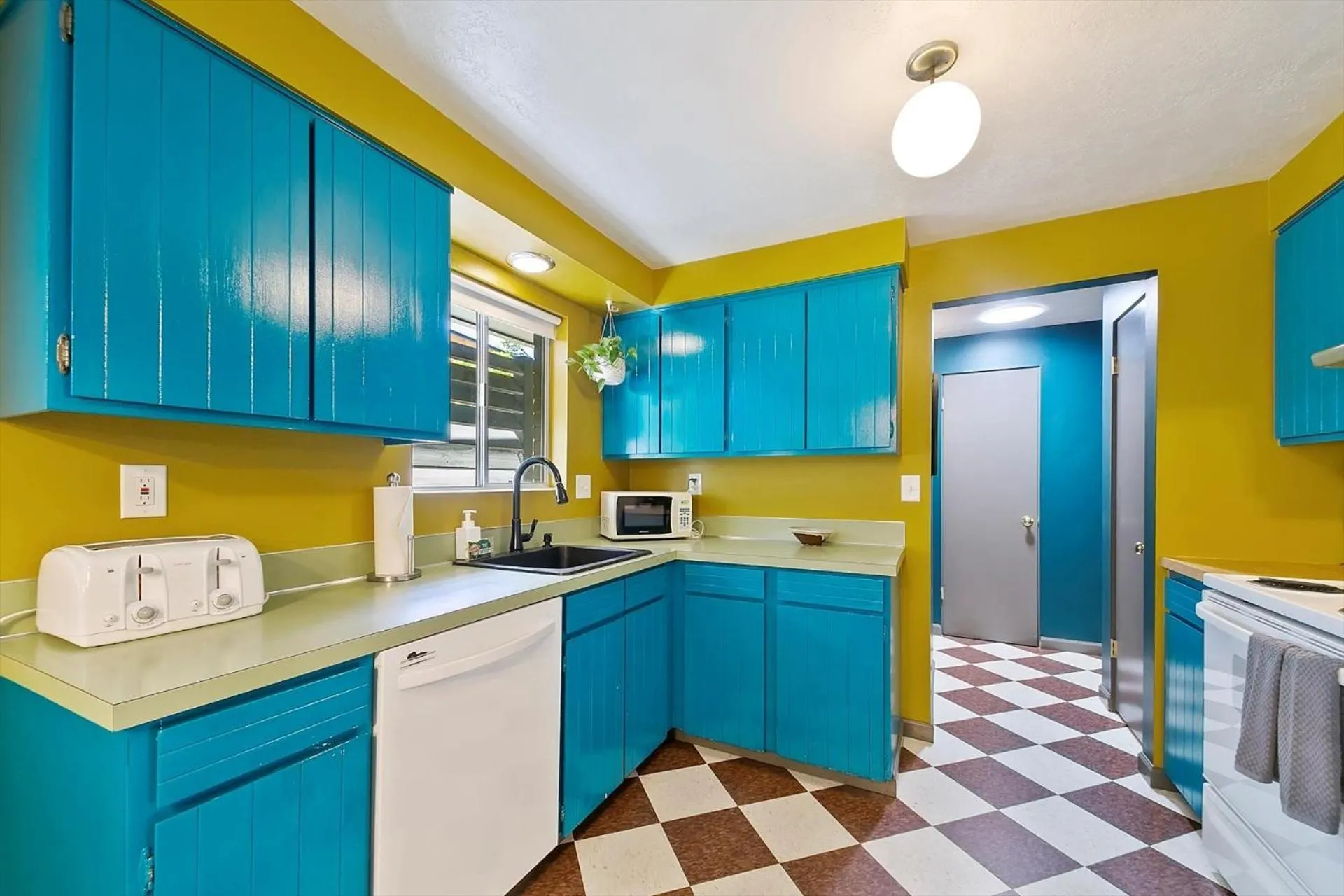 Kitchen or kitchenette in The East End Retreat
