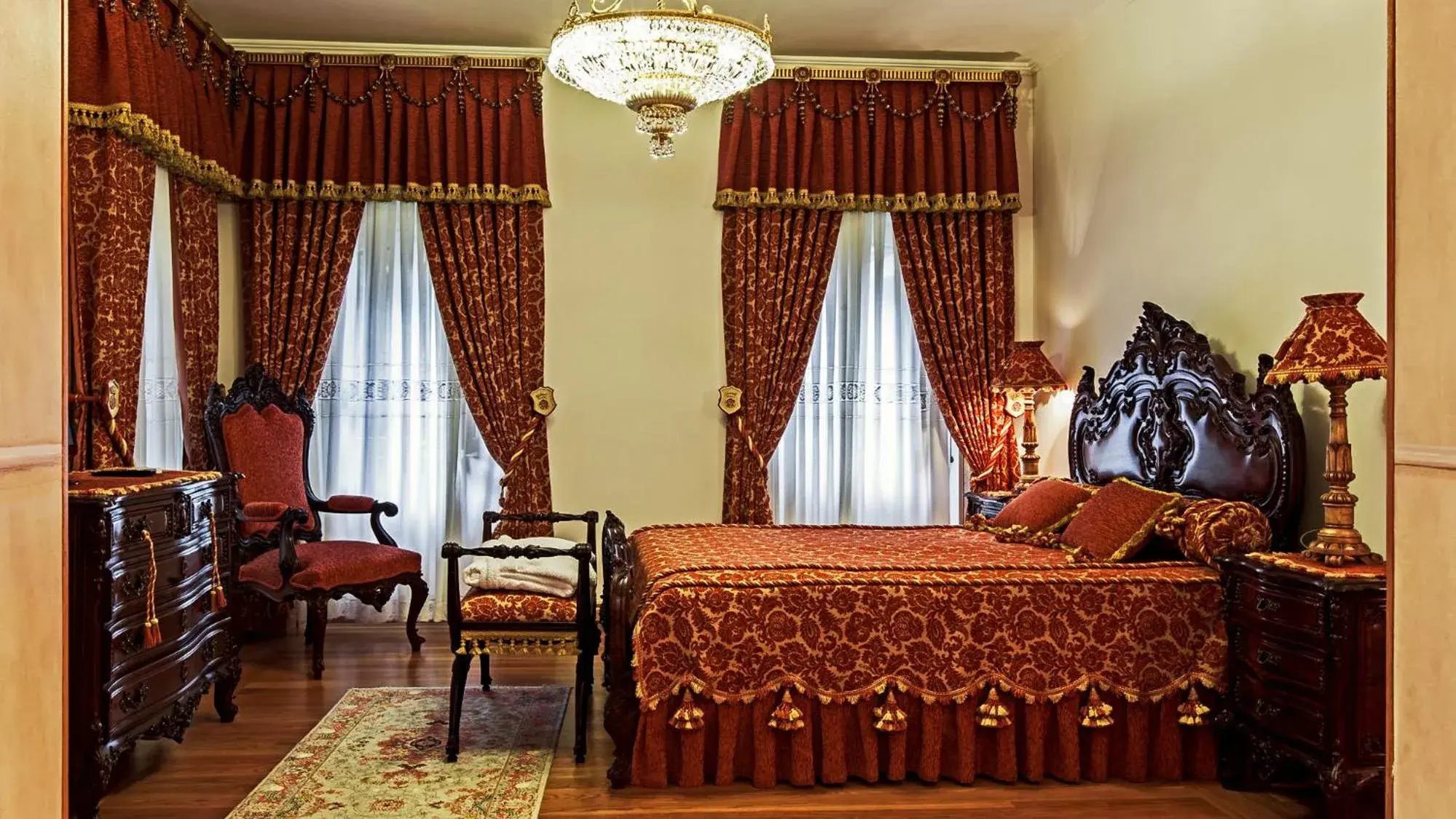 King Suite with Balcony in Sintra Marmoris Palace King Suite with Balcony in Sintra Marmoris Palace