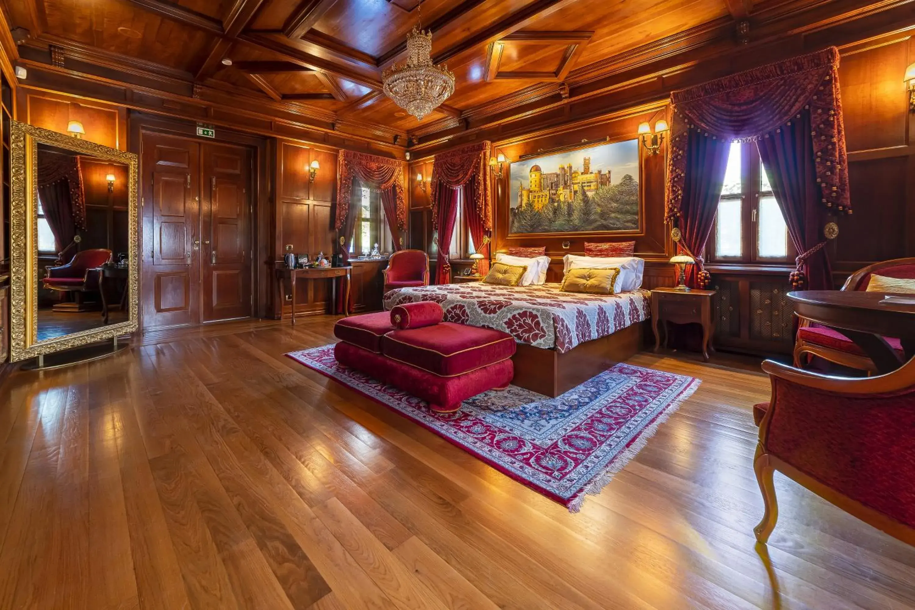 Photo of the whole room, Bed in Sintra Marmoris Palace Photo of the whole room, Bed in Sintra Marmoris Palace