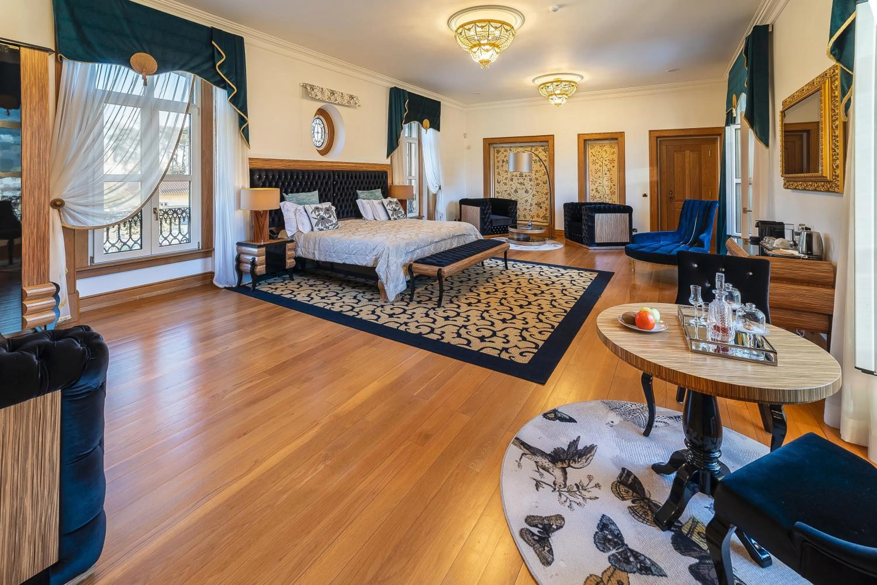 Bedroom in Sintra Marmoris Palace