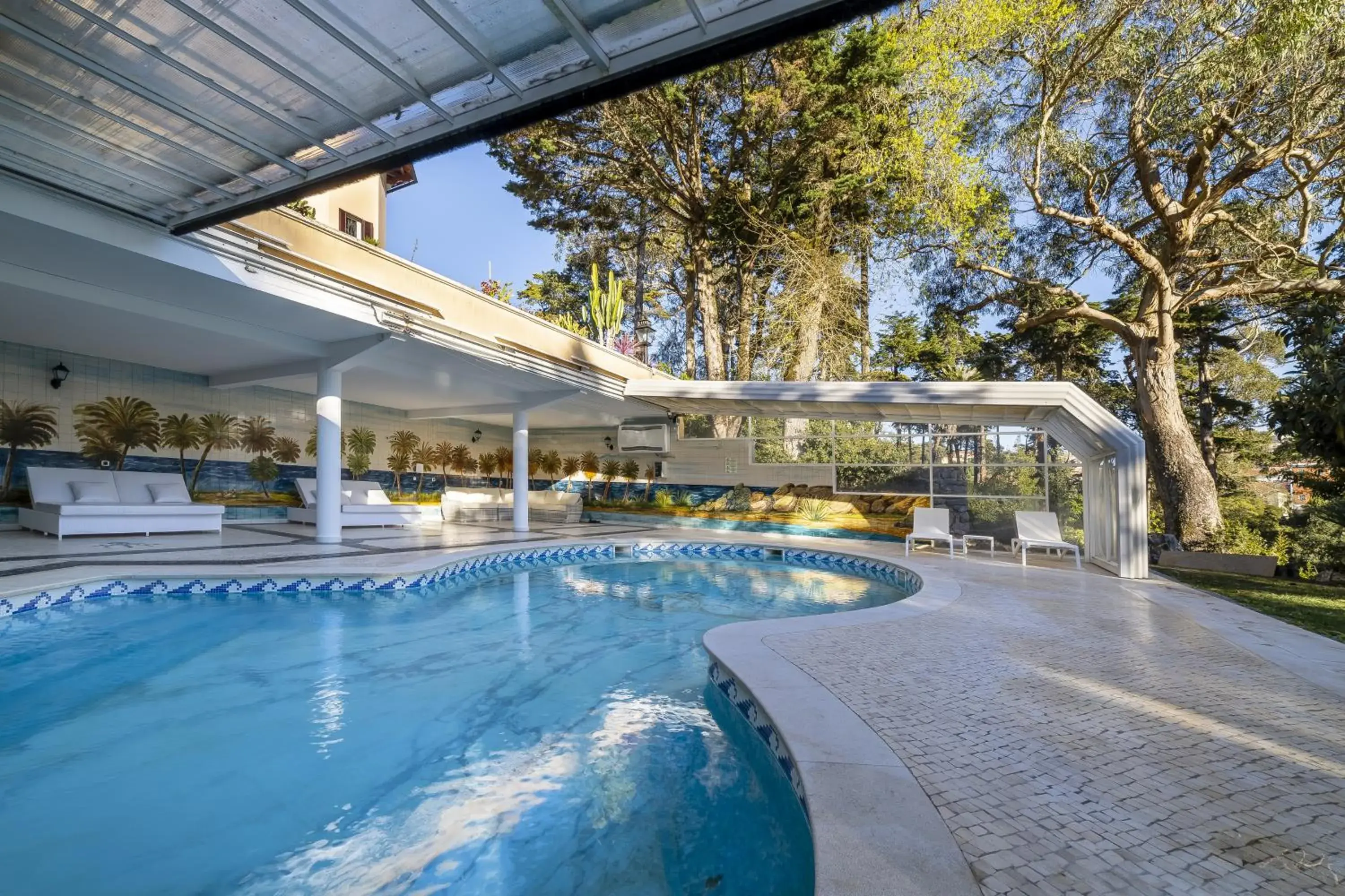 Swimming pool in Sintra Marmoris Palace Swimming pool in Sintra Marmoris Palace