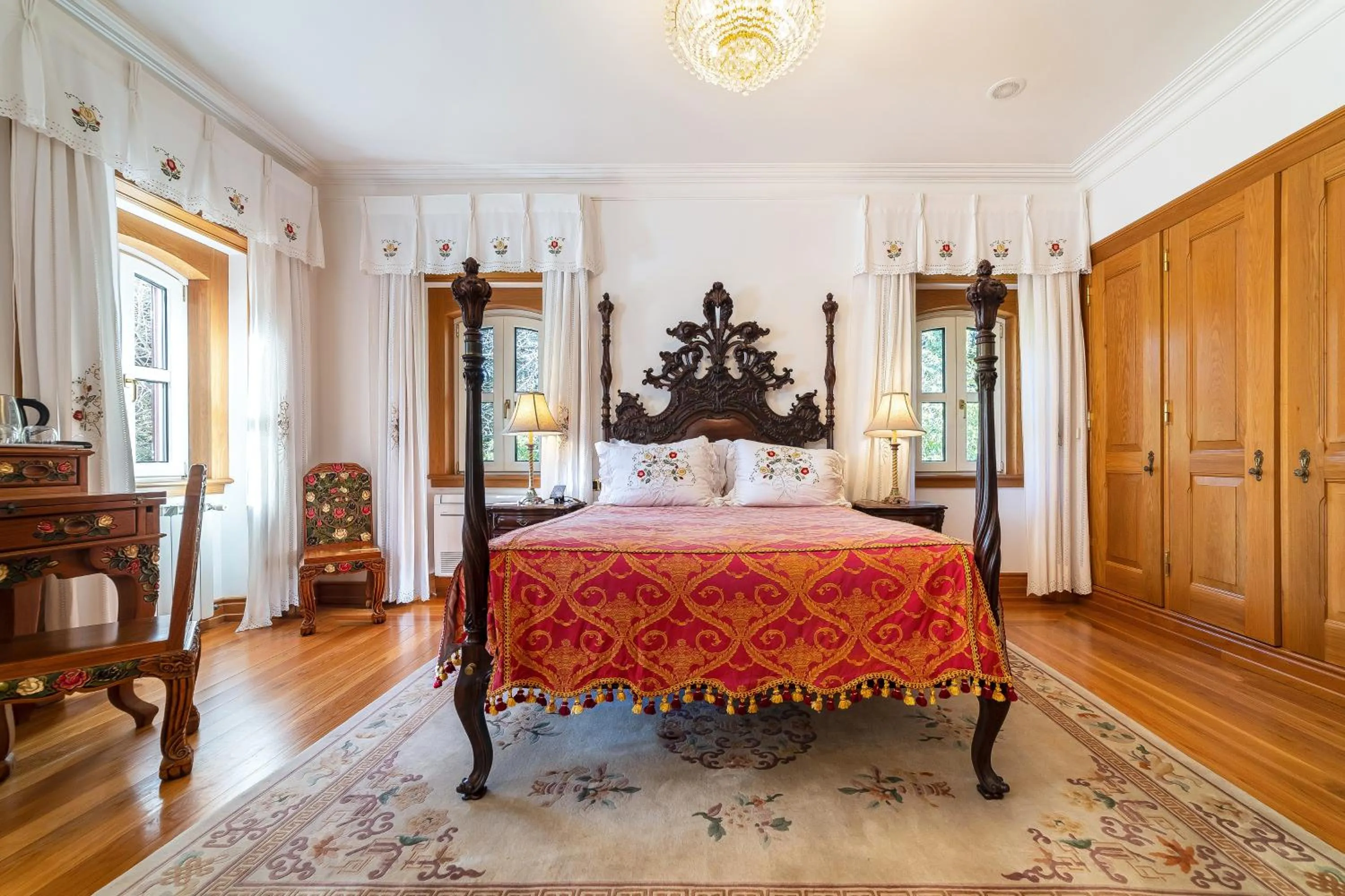 Bedroom, Bed in Sintra Marmoris Palace