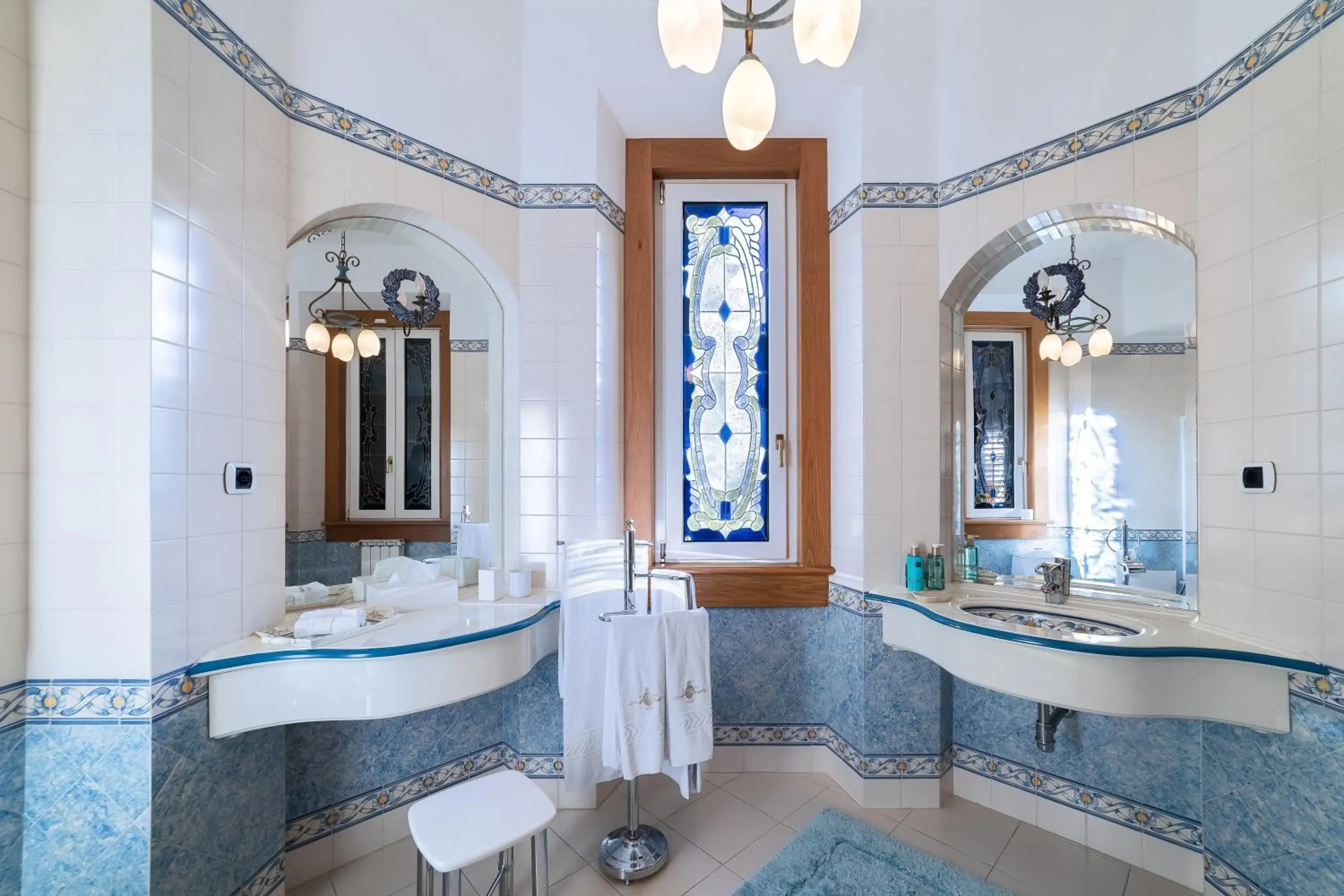 Bathroom in Sintra Marmoris Palace Bathroom in Sintra Marmoris Palace