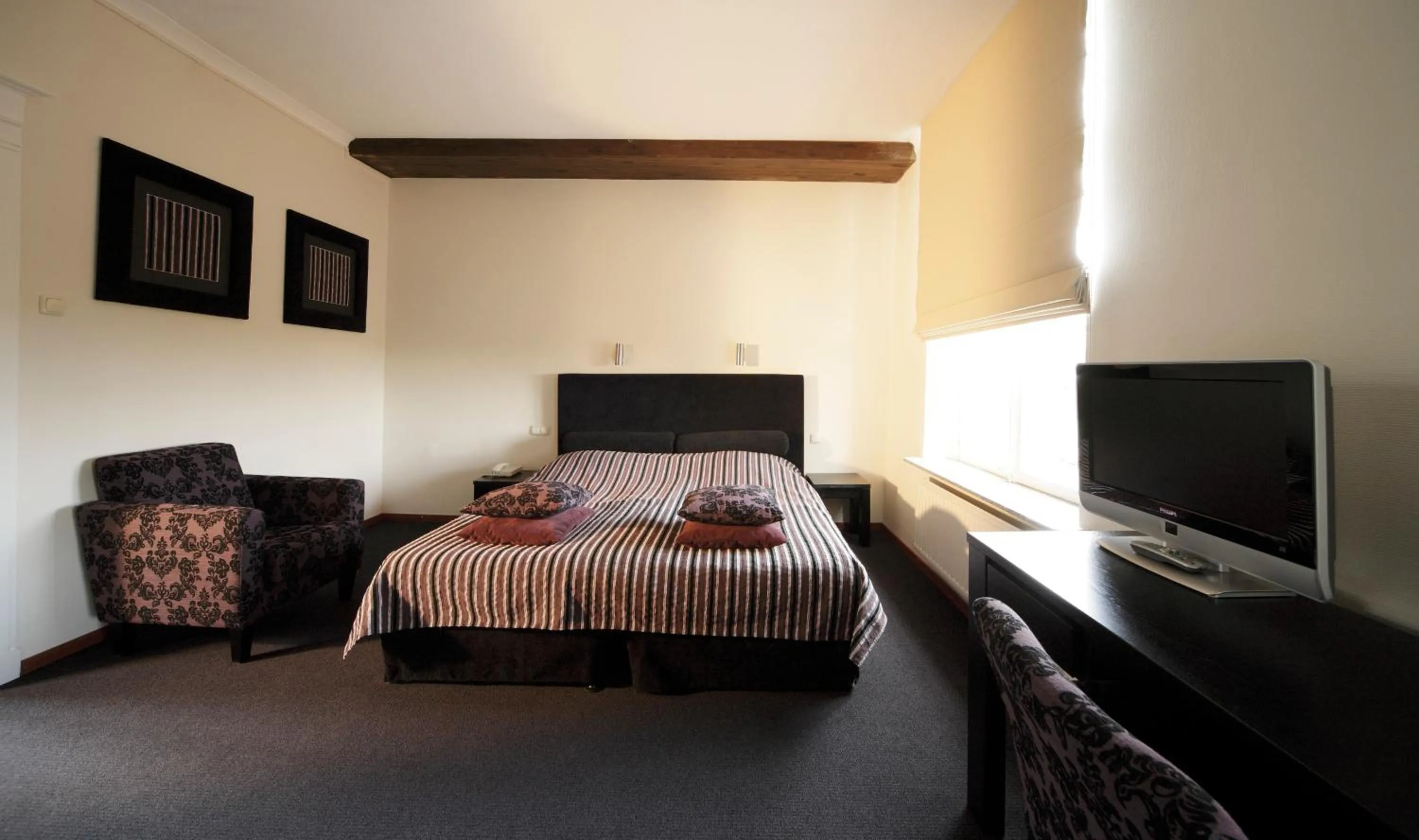 Photo of the whole room, Bed in Hotel Kasteel Doenrade