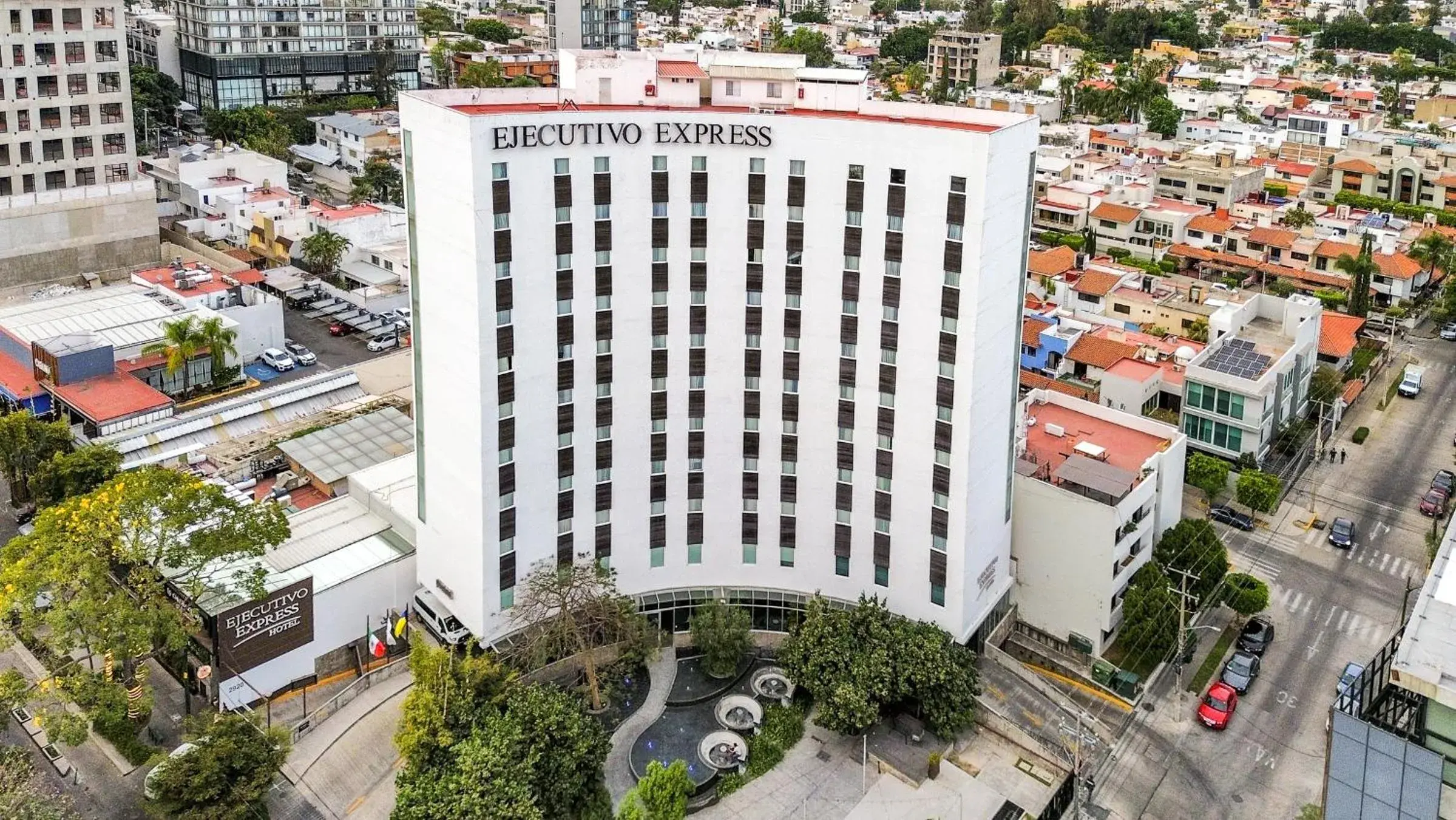 Property building in Ejecutivo Express Guadalajara Providencia - Av México Property building in Ejecutivo Express Guadalajara Providencia - Av México