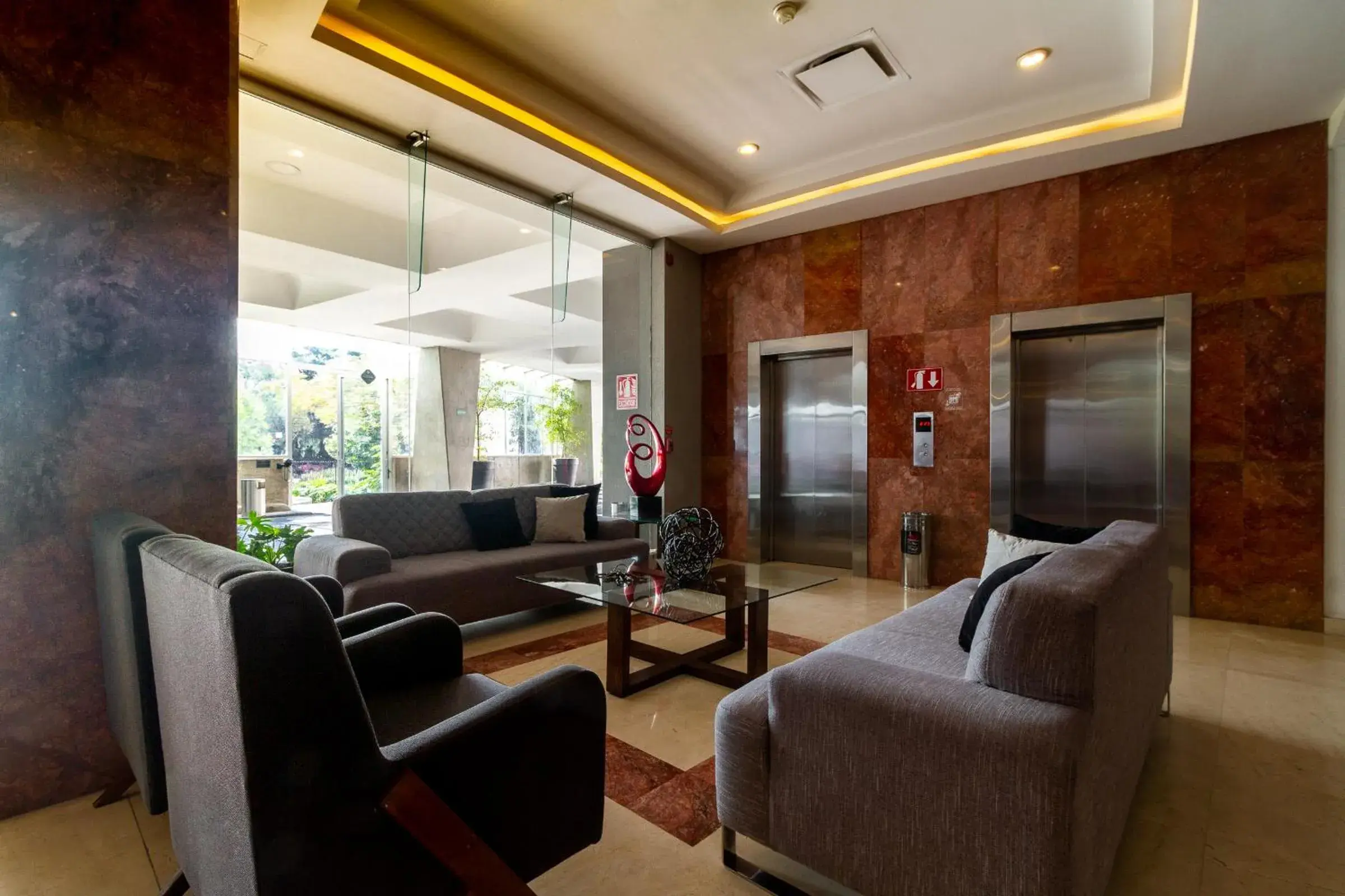 Lobby or reception in Ejecutivo Express Guadalajara Providencia - Av México Lobby or reception in Ejecutivo Express Guadalajara Providencia - Av México