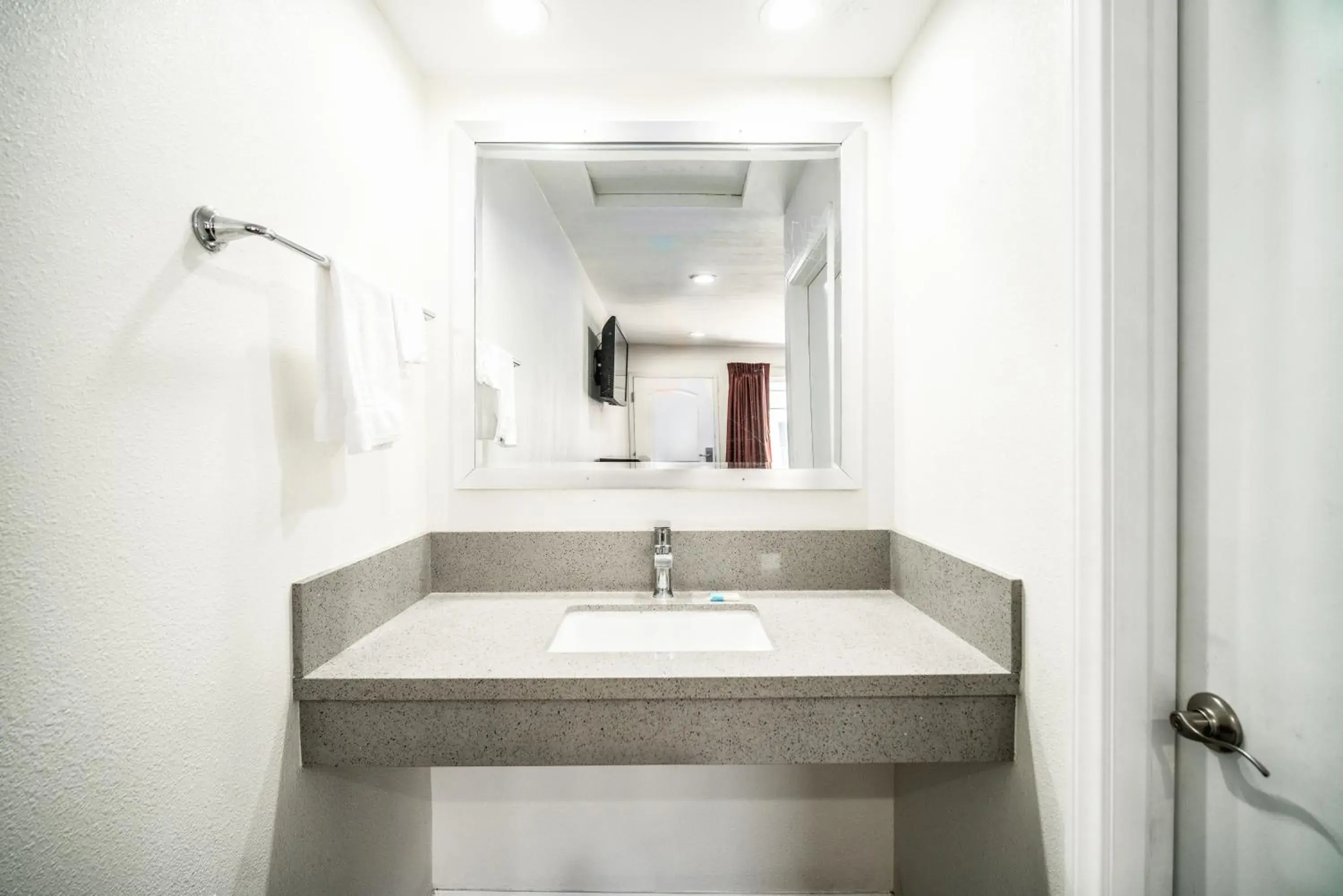 King Room in Bell Manor Motel King Room in Bell Manor Motel