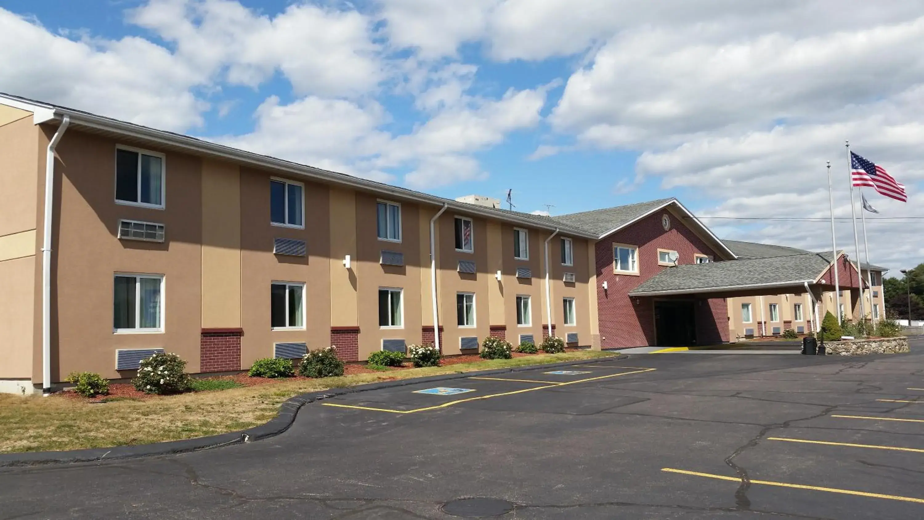 Property building in Americas Best Value Inn Foxboro Property building in Americas Best Value Inn Foxboro