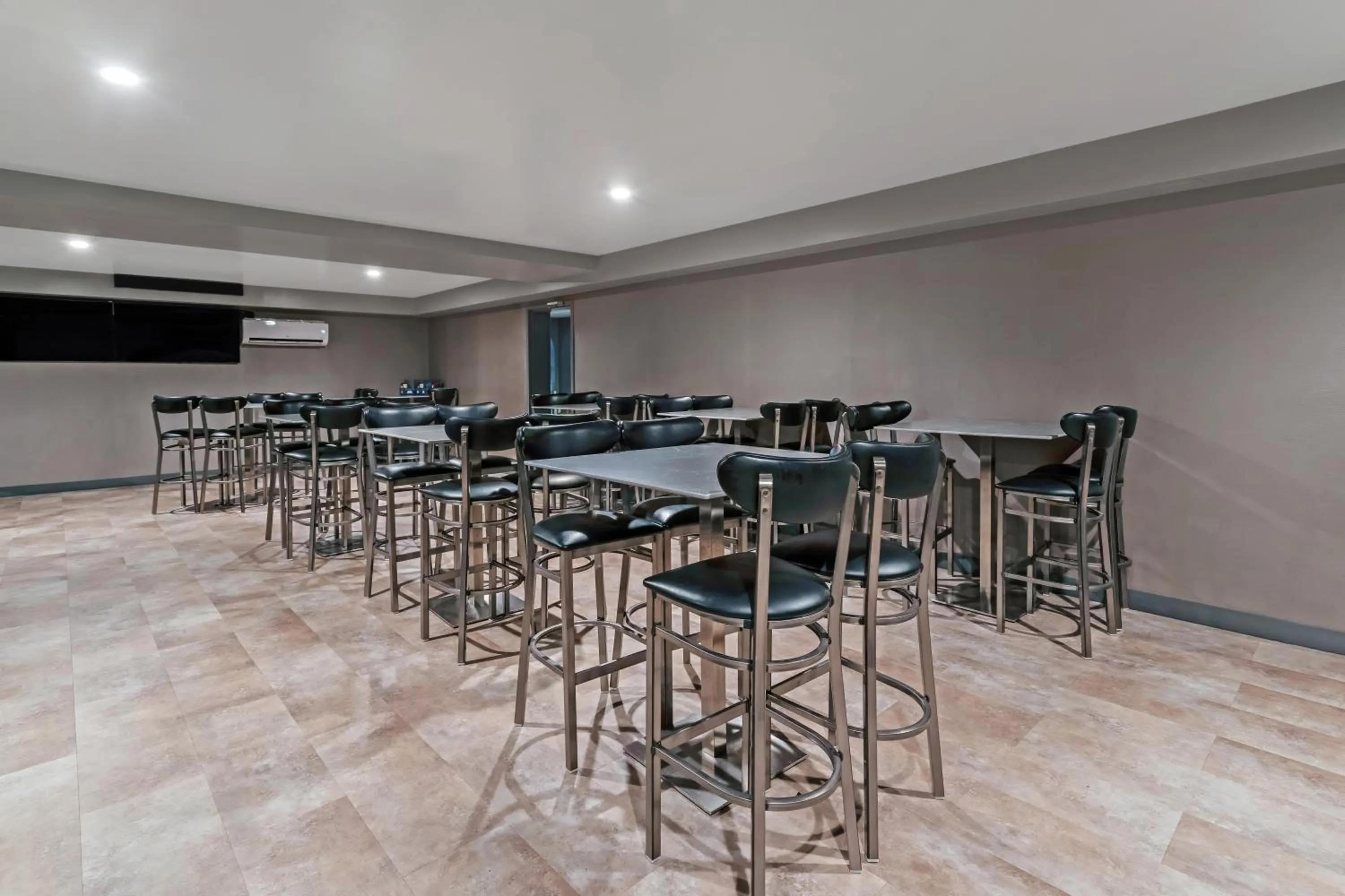 Restaurant/places to eat in Americas Best Value Inn Foxboro