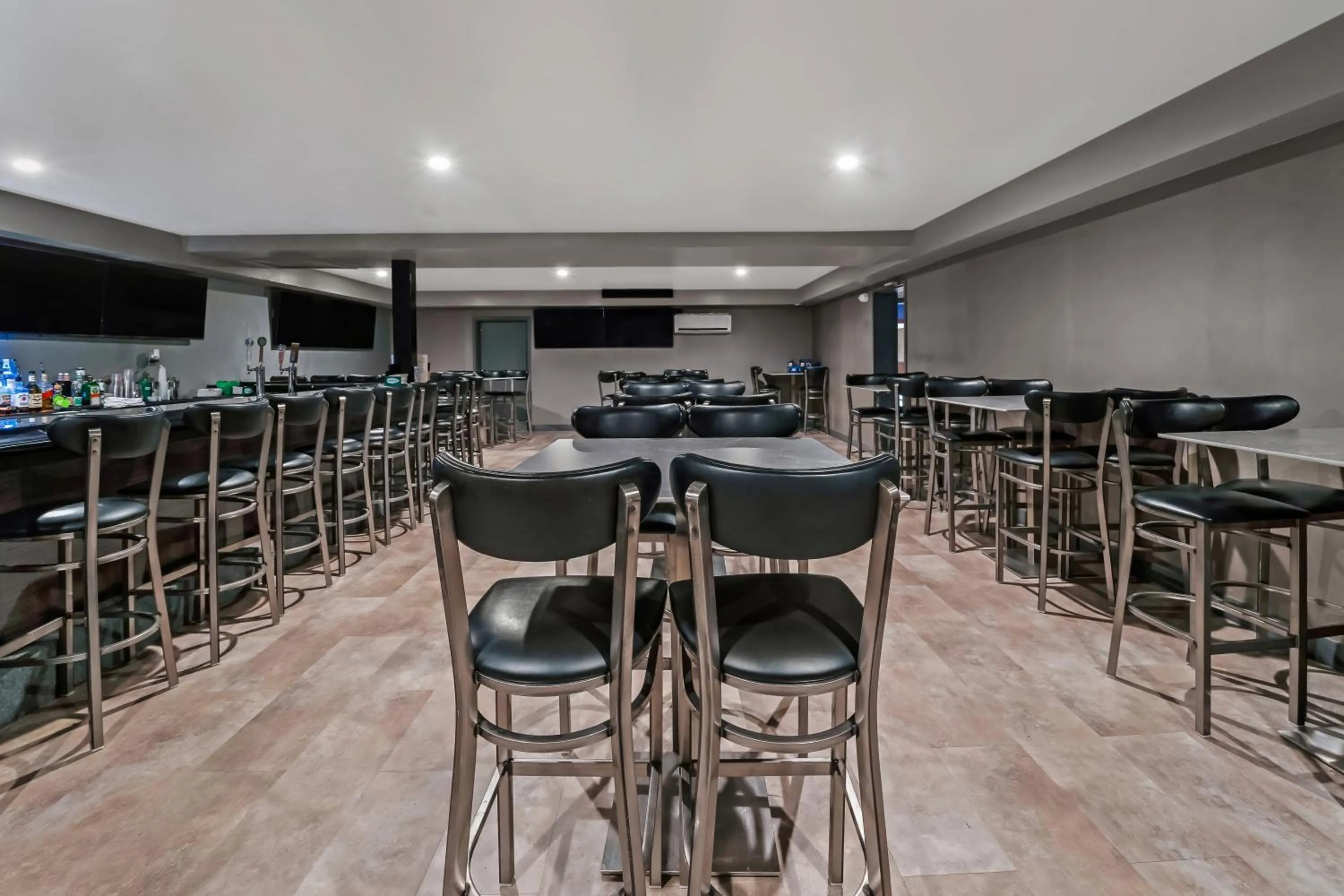 Restaurant/places to eat in Americas Best Value Inn Foxboro