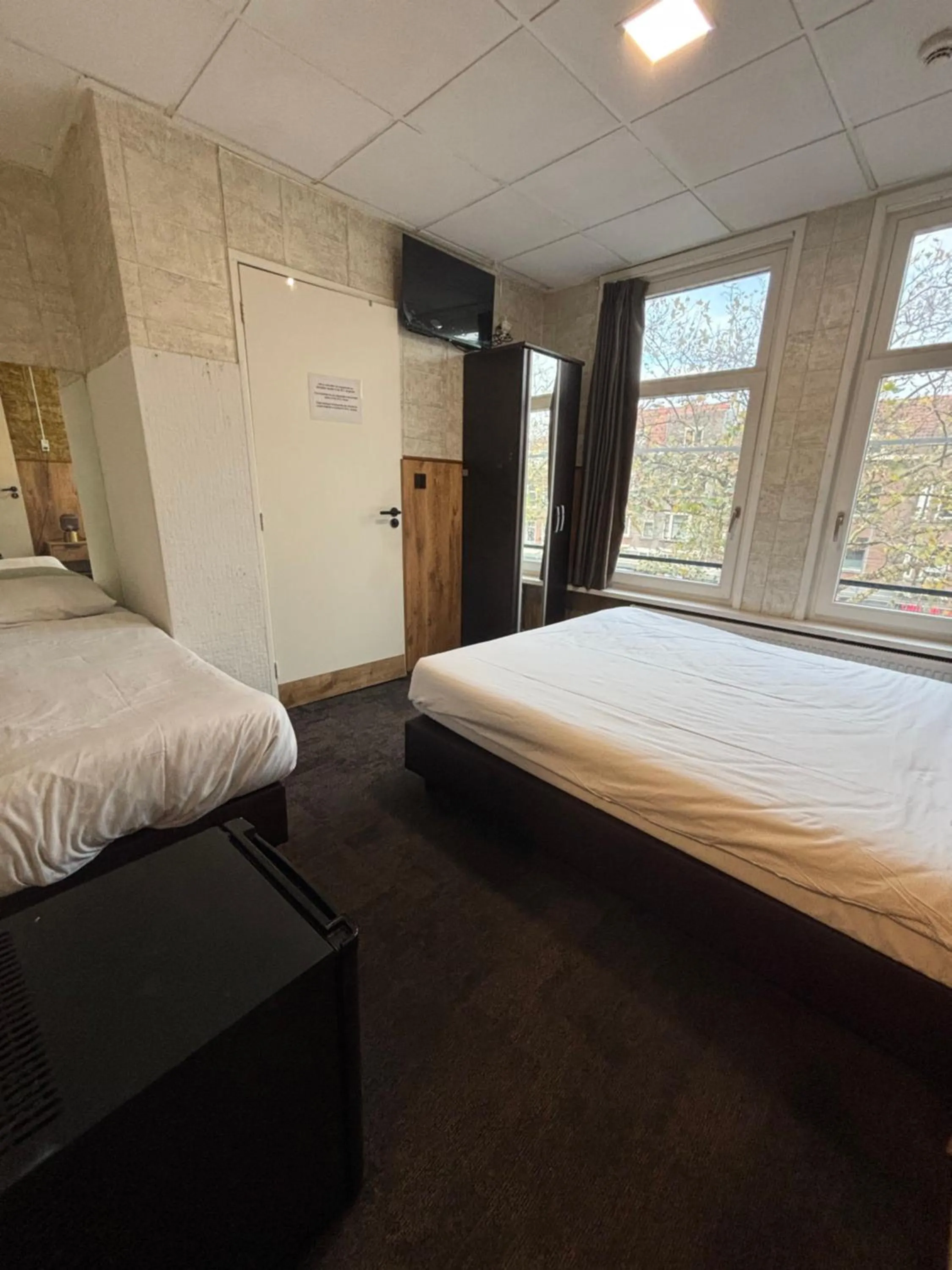 Photo of the whole room, Bed in Flex-Inn