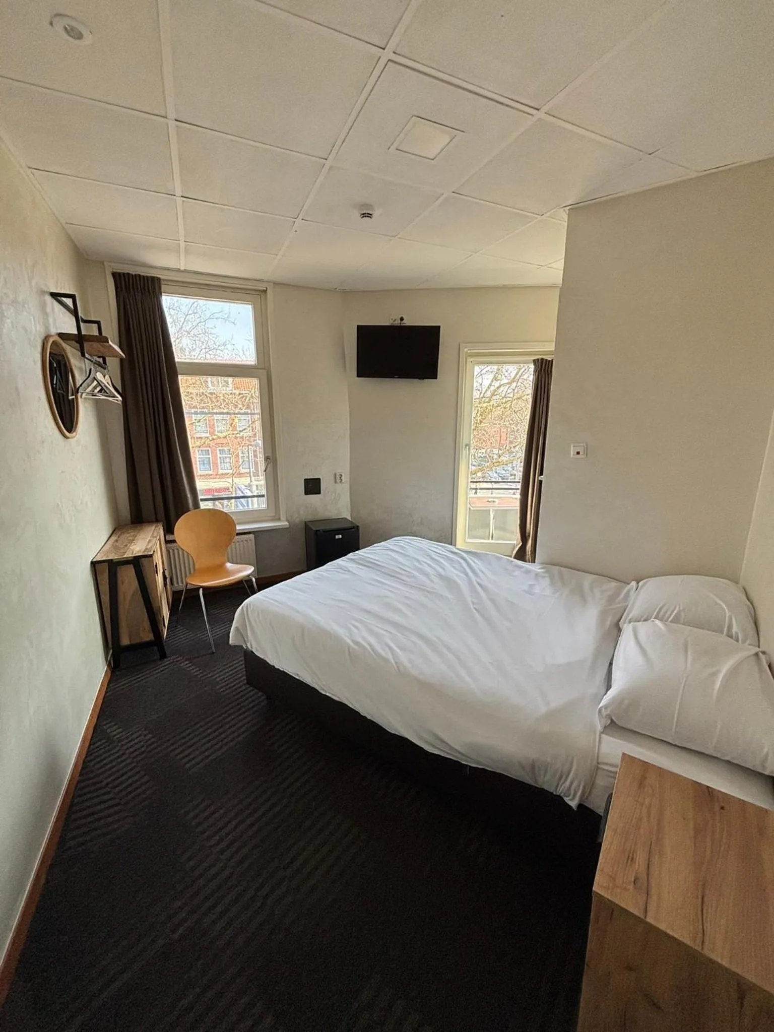 Photo of the whole room, Bed in Flex-Inn