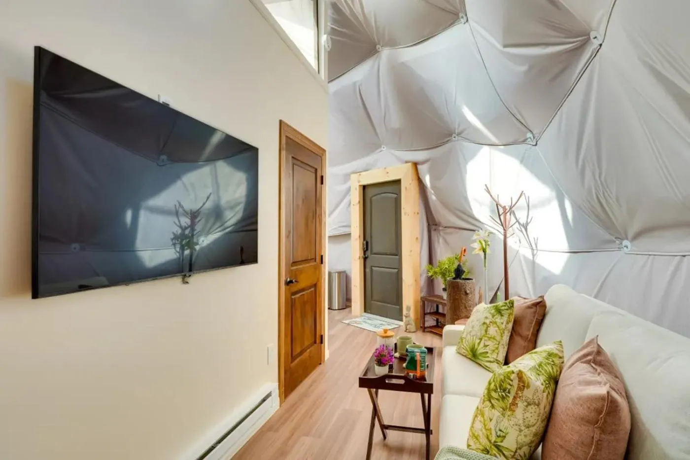 Living room, Bed in Unique Escapes - Nature Lovers Geodome