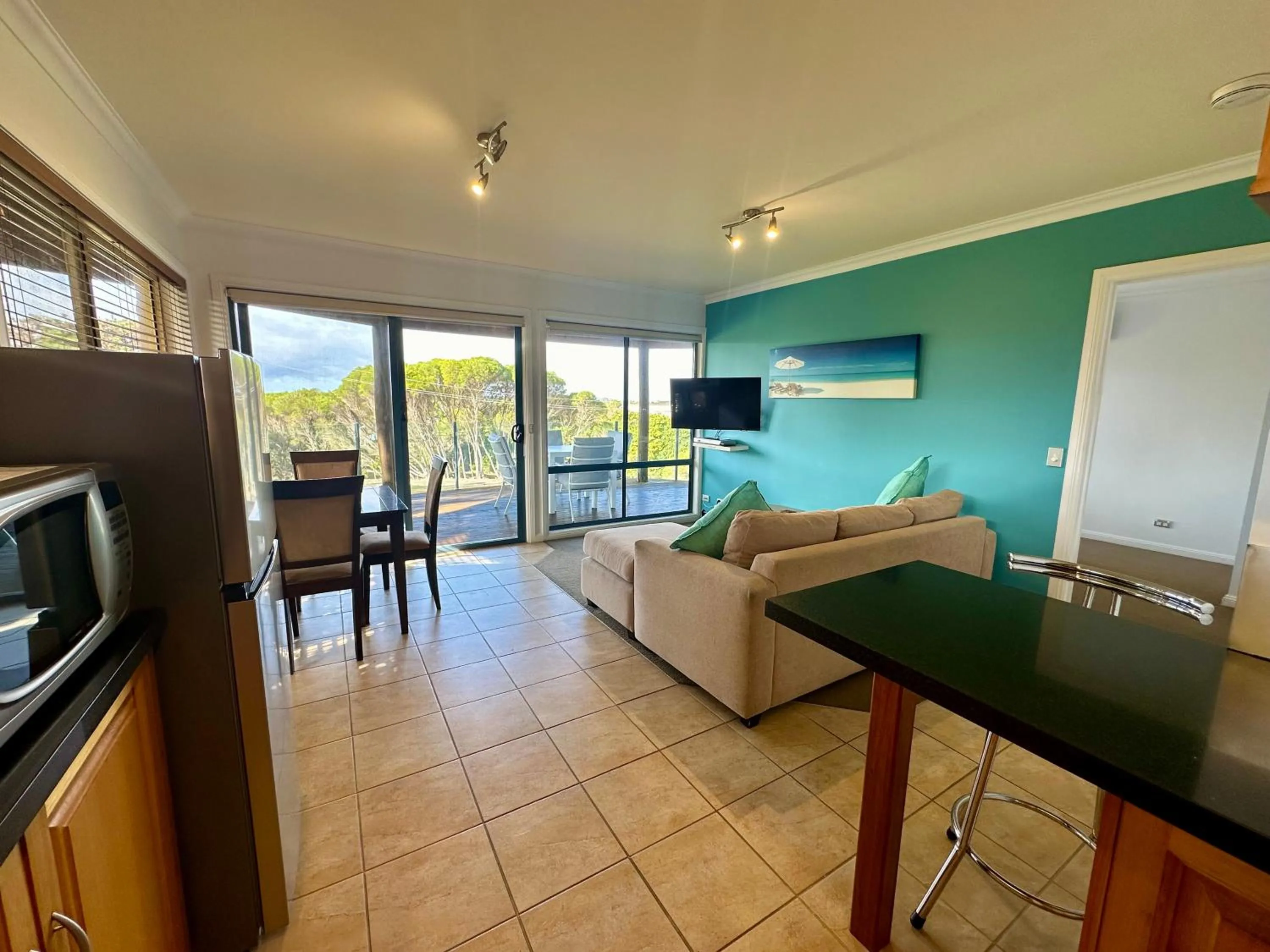 TV and multimedia in The Wave Oasis SC B&B