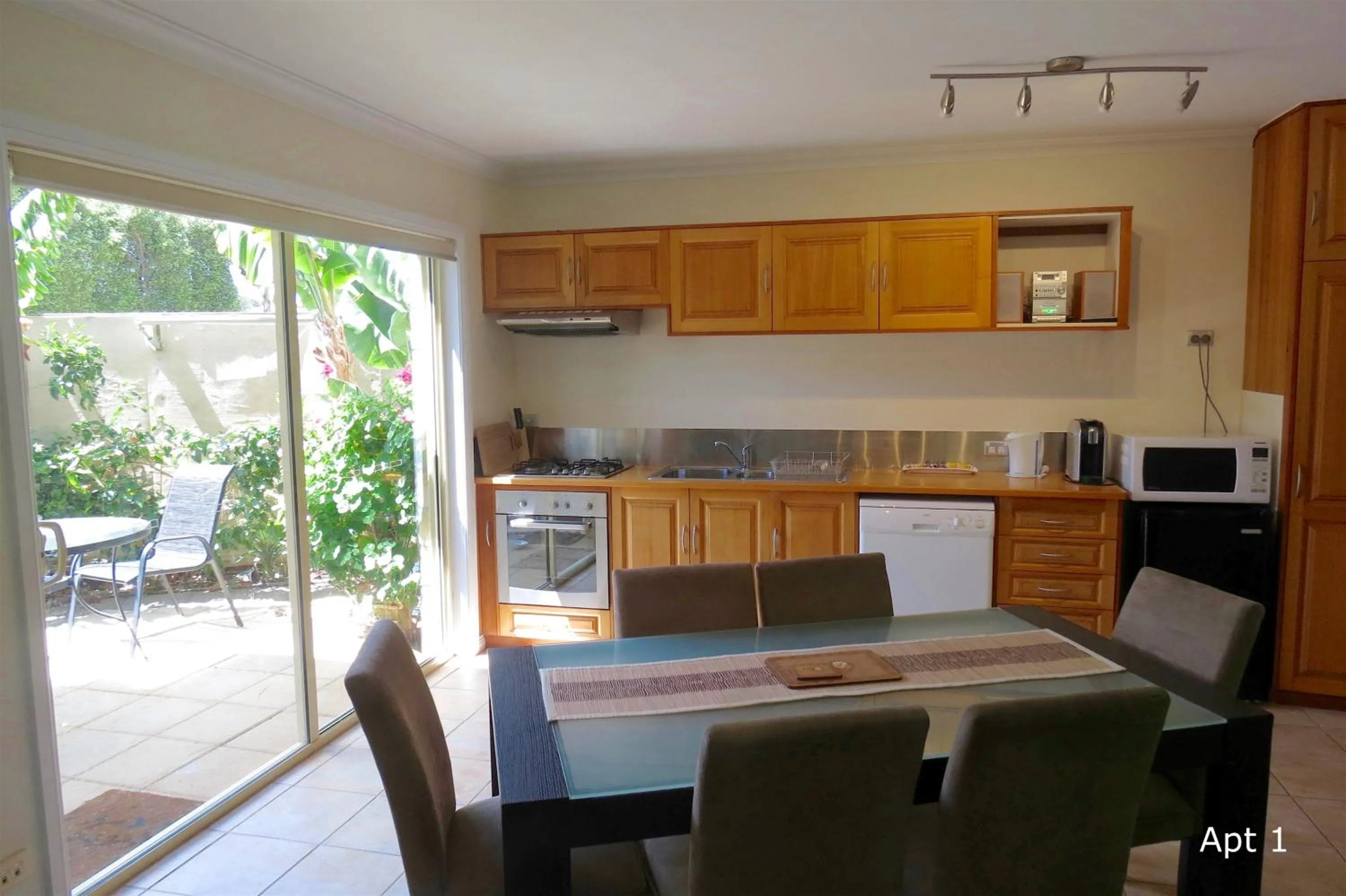 Kitchen or kitchenette in The Wave Oasis SC B&B