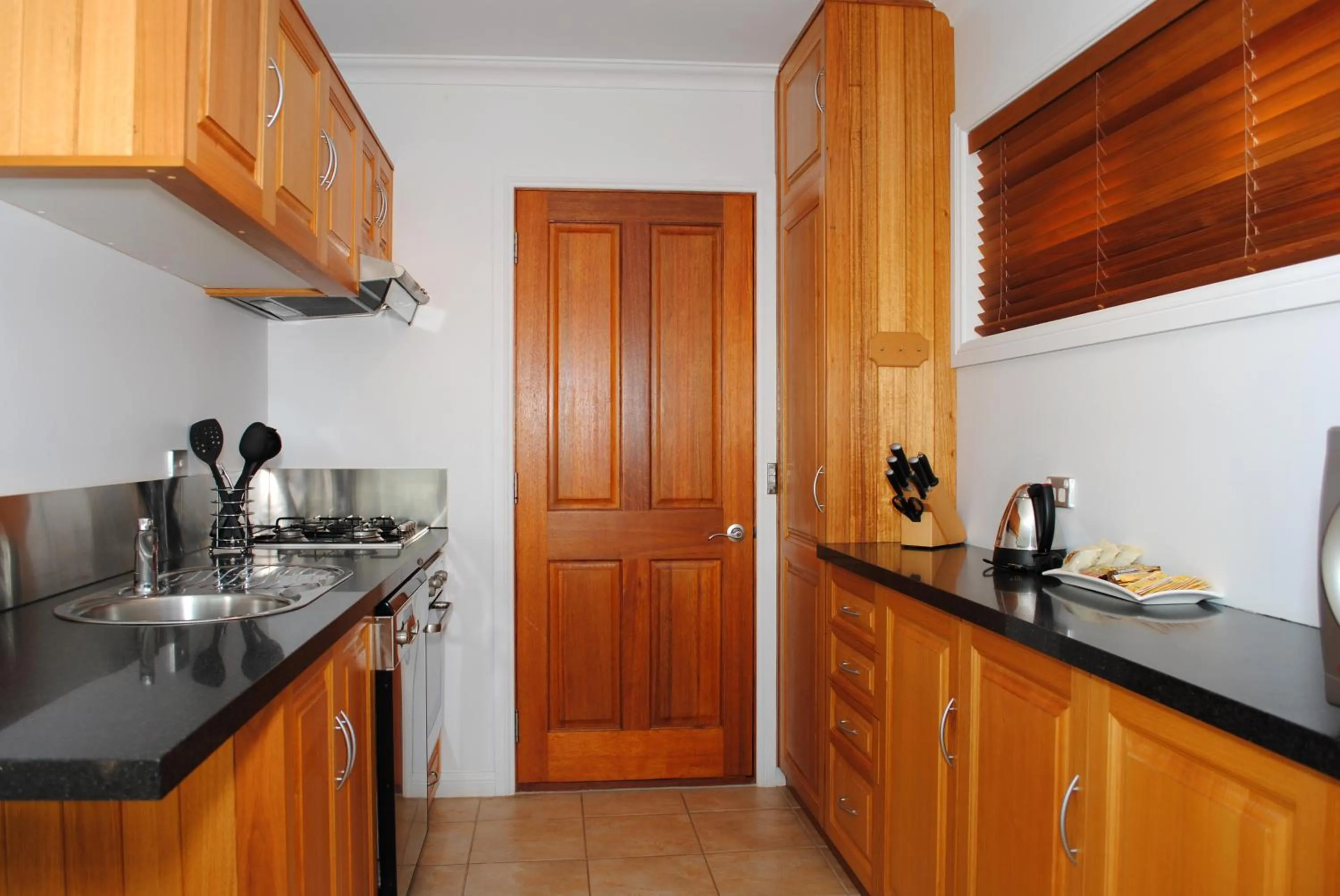 Kitchen or kitchenette in The Wave Oasis SC B&B