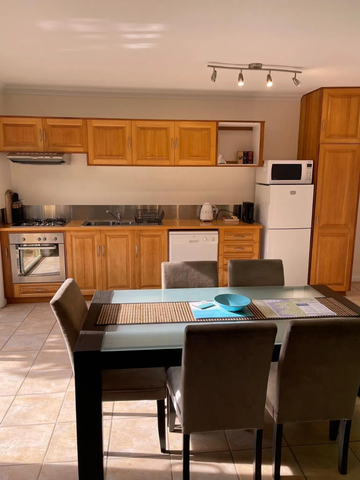 Kitchen or kitchenette in The Wave Oasis SC B&B