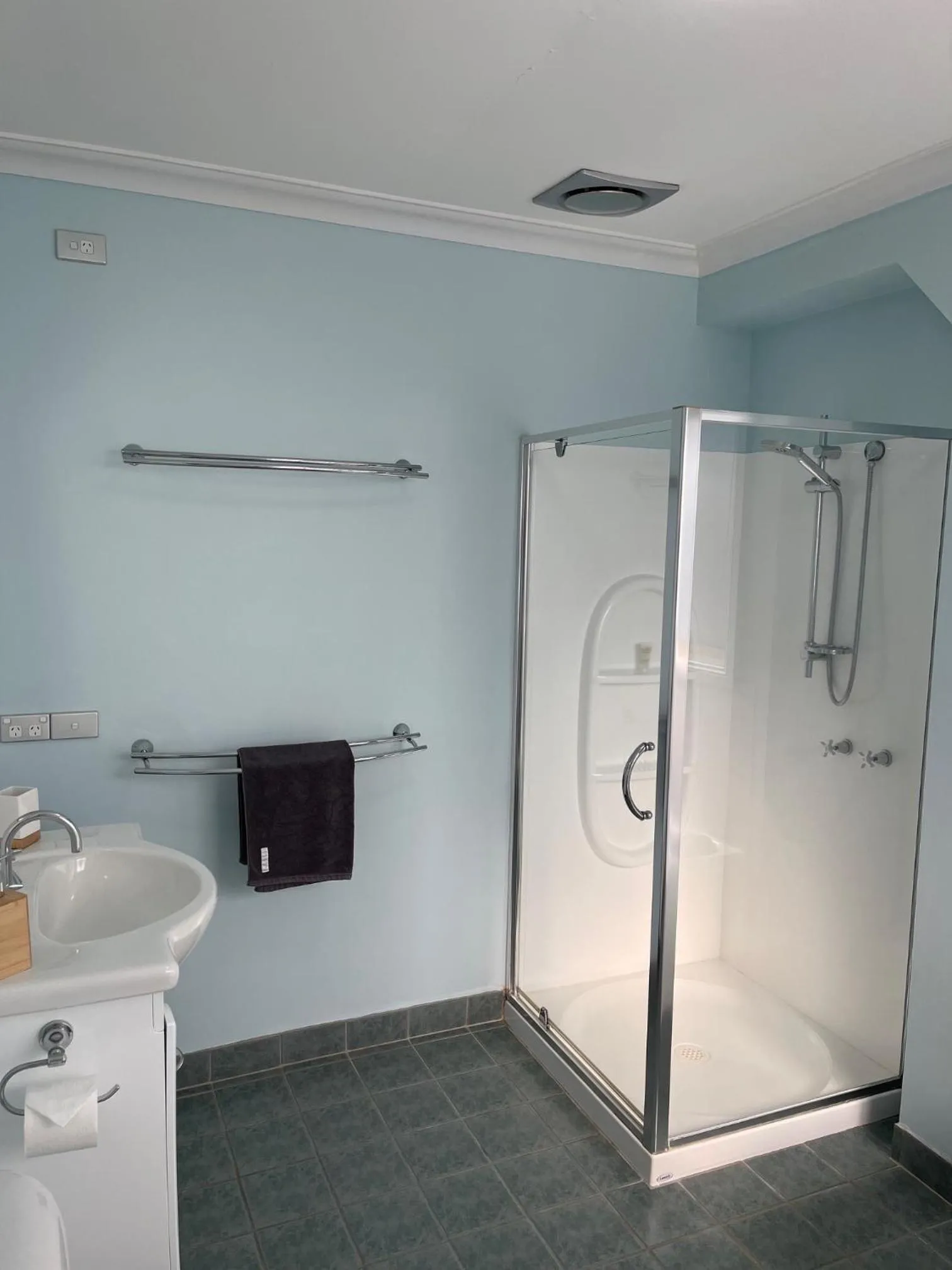 Shower in The Wave Oasis SC B&B