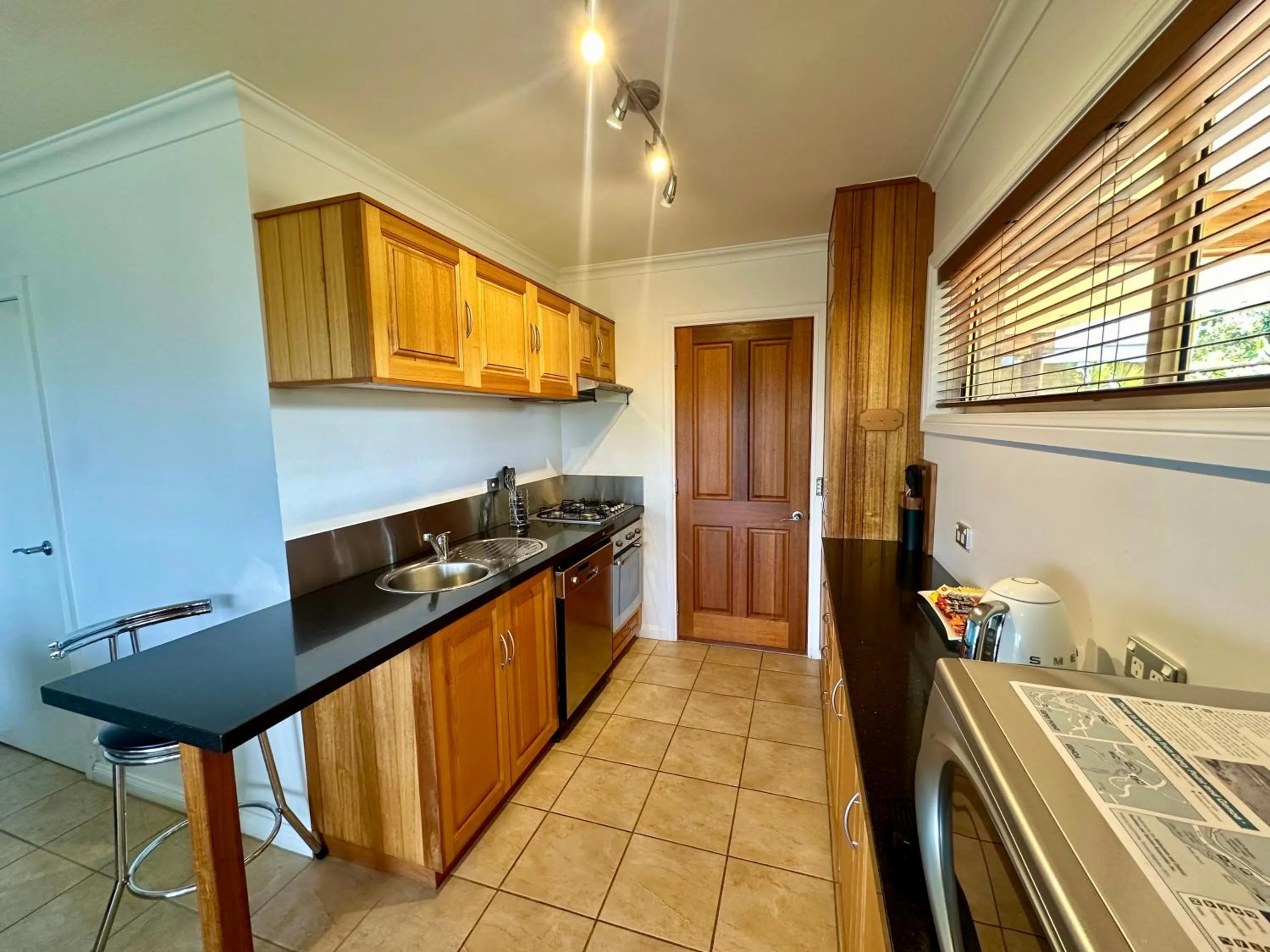 Kitchen or kitchenette in The Wave Oasis SC B&B
