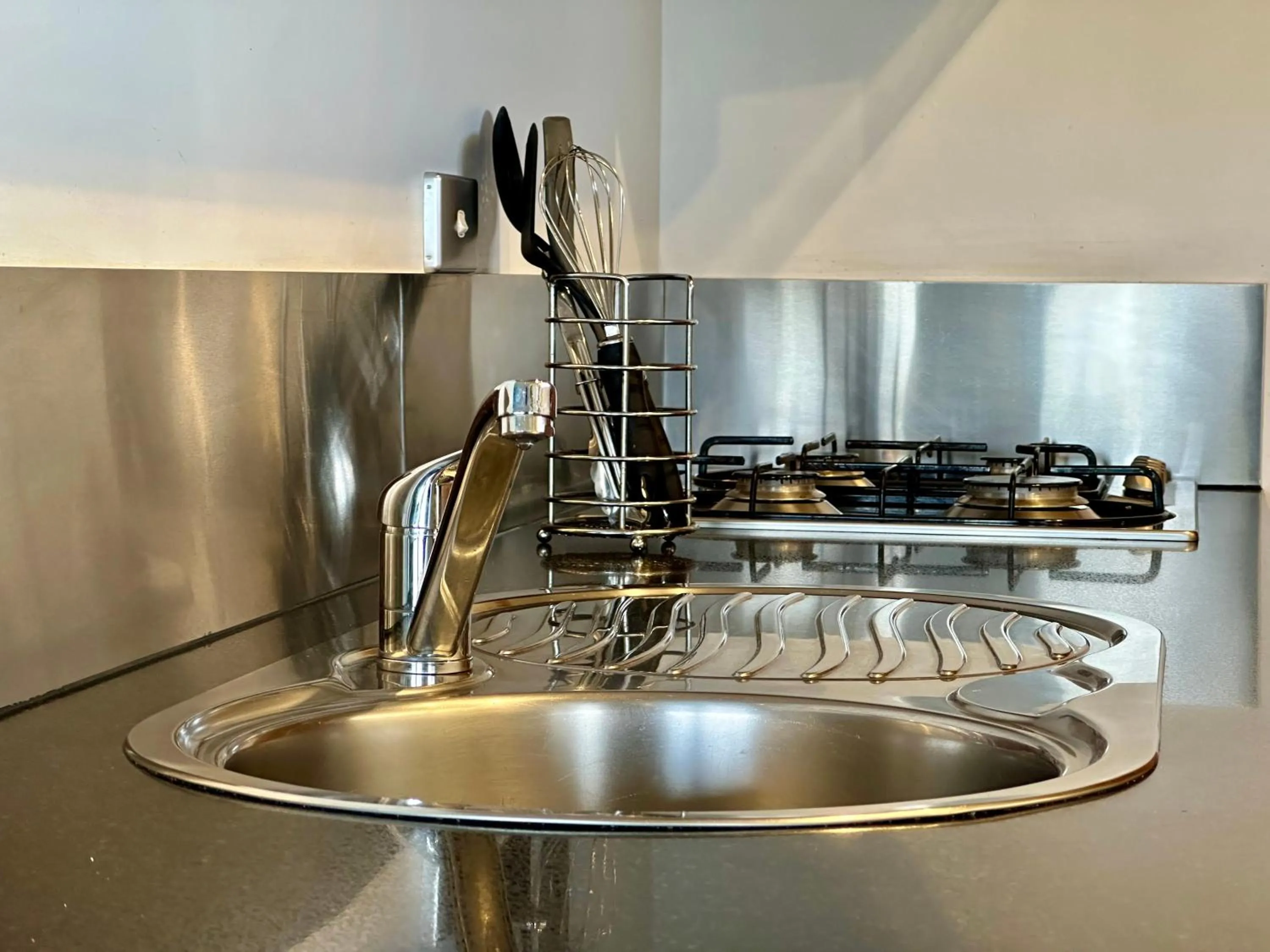 Kitchen or kitchenette in The Wave Oasis SC B&B