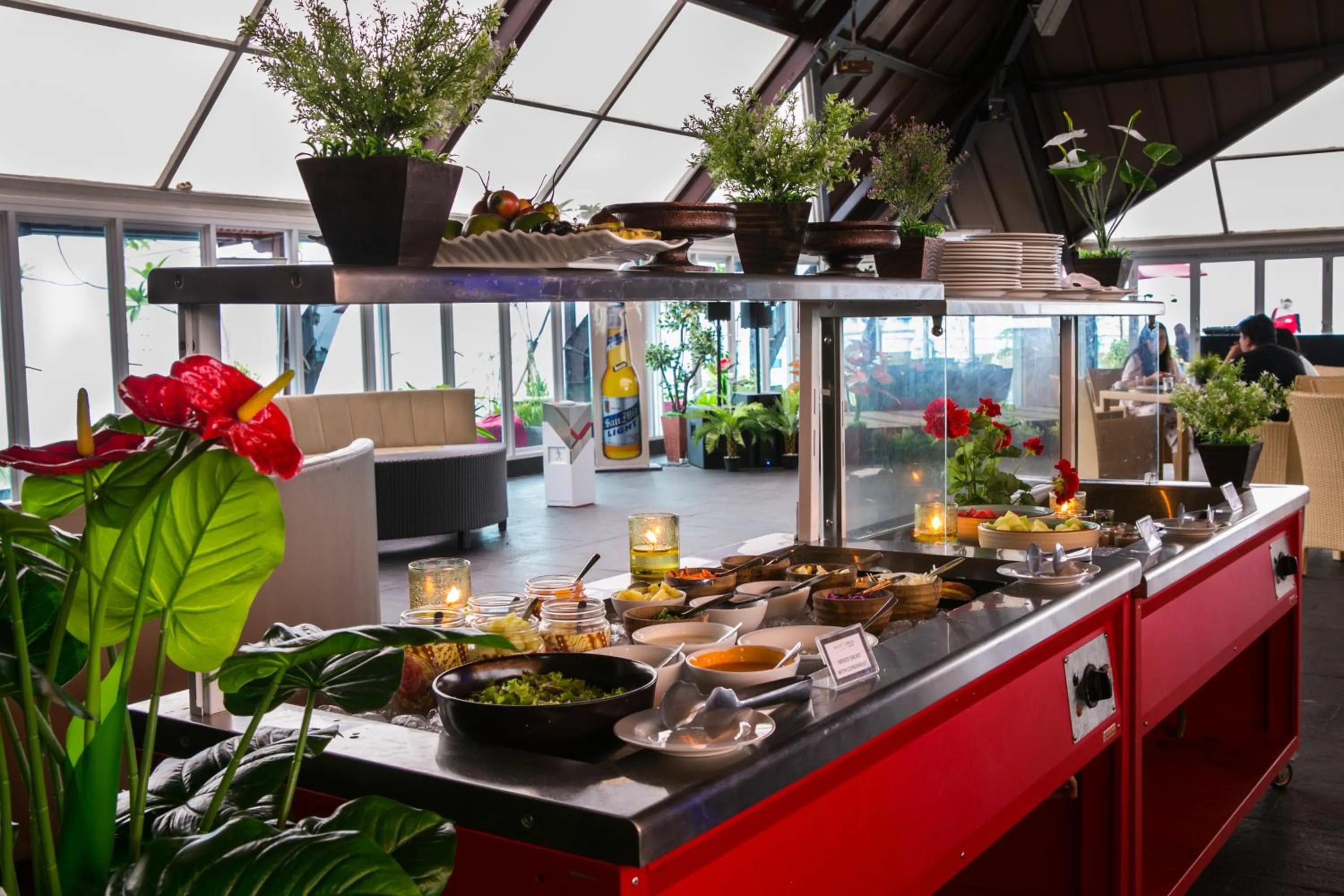 Restaurant/places to eat in Kutabex Beachfront Hotel