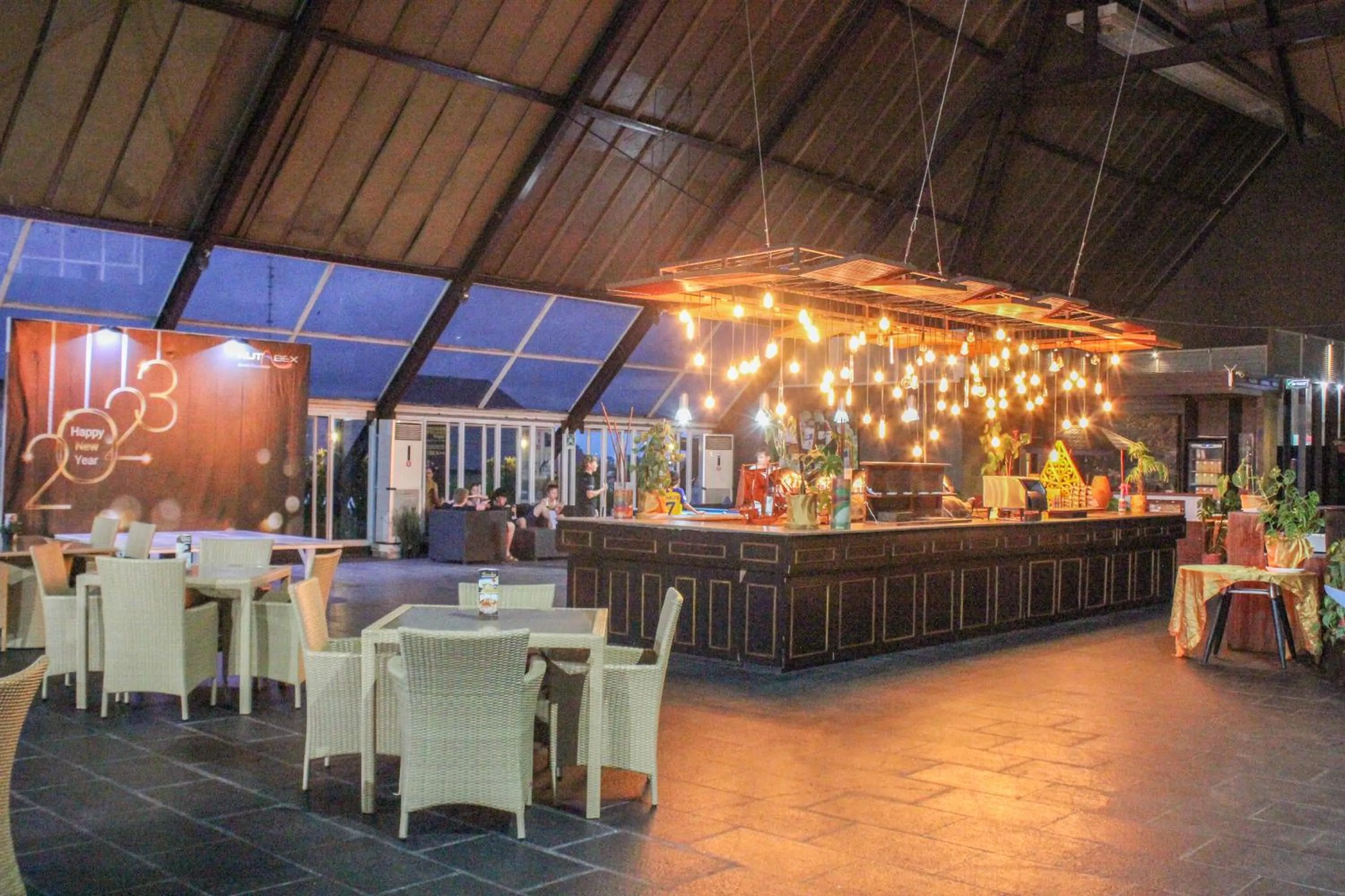 Restaurant/places to eat in Kutabex Beachfront Hotel