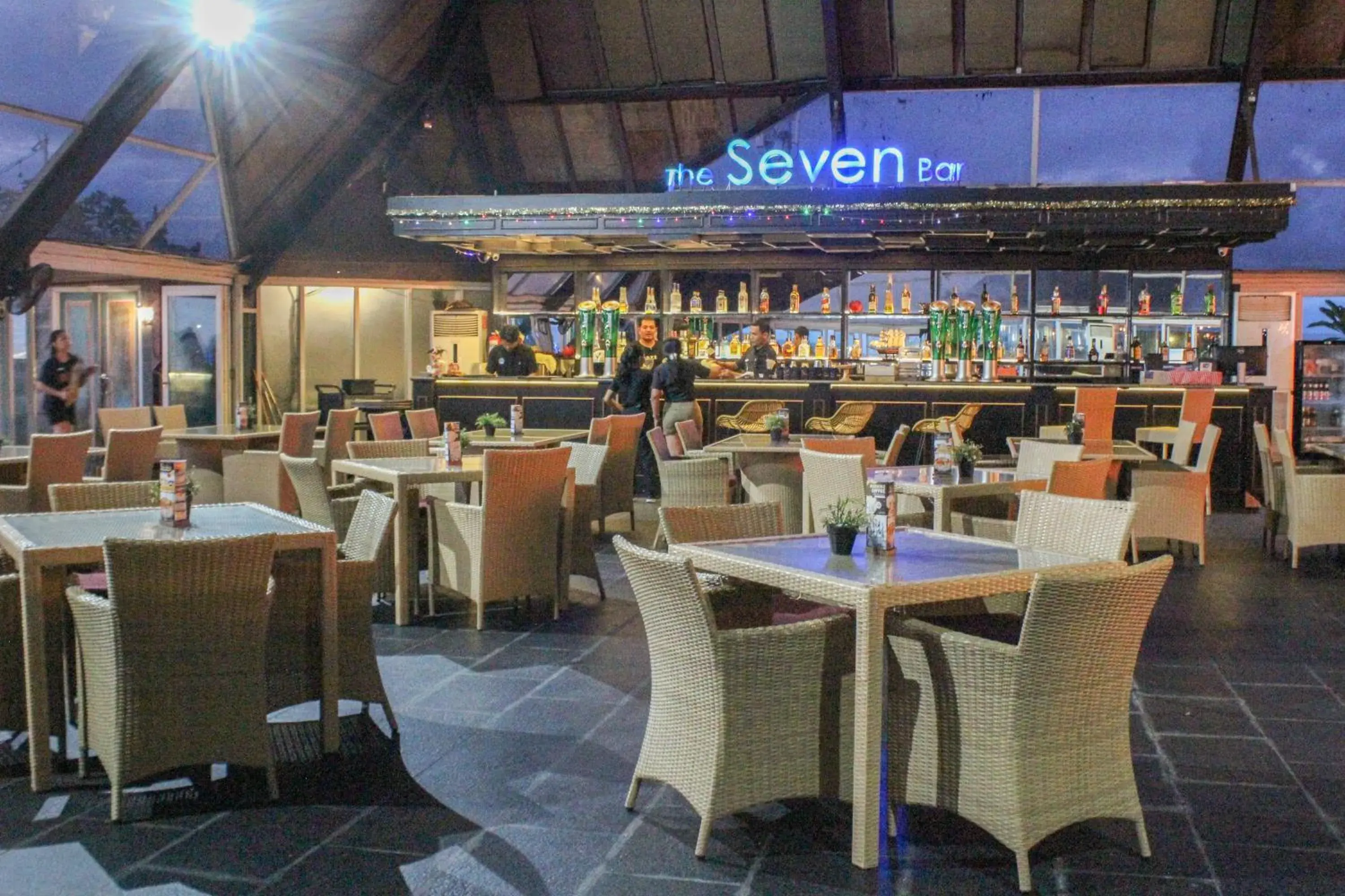 Restaurant/places to eat in Kutabex Beachfront Hotel Restaurant/places to eat in Kutabex Beachfront Hotel