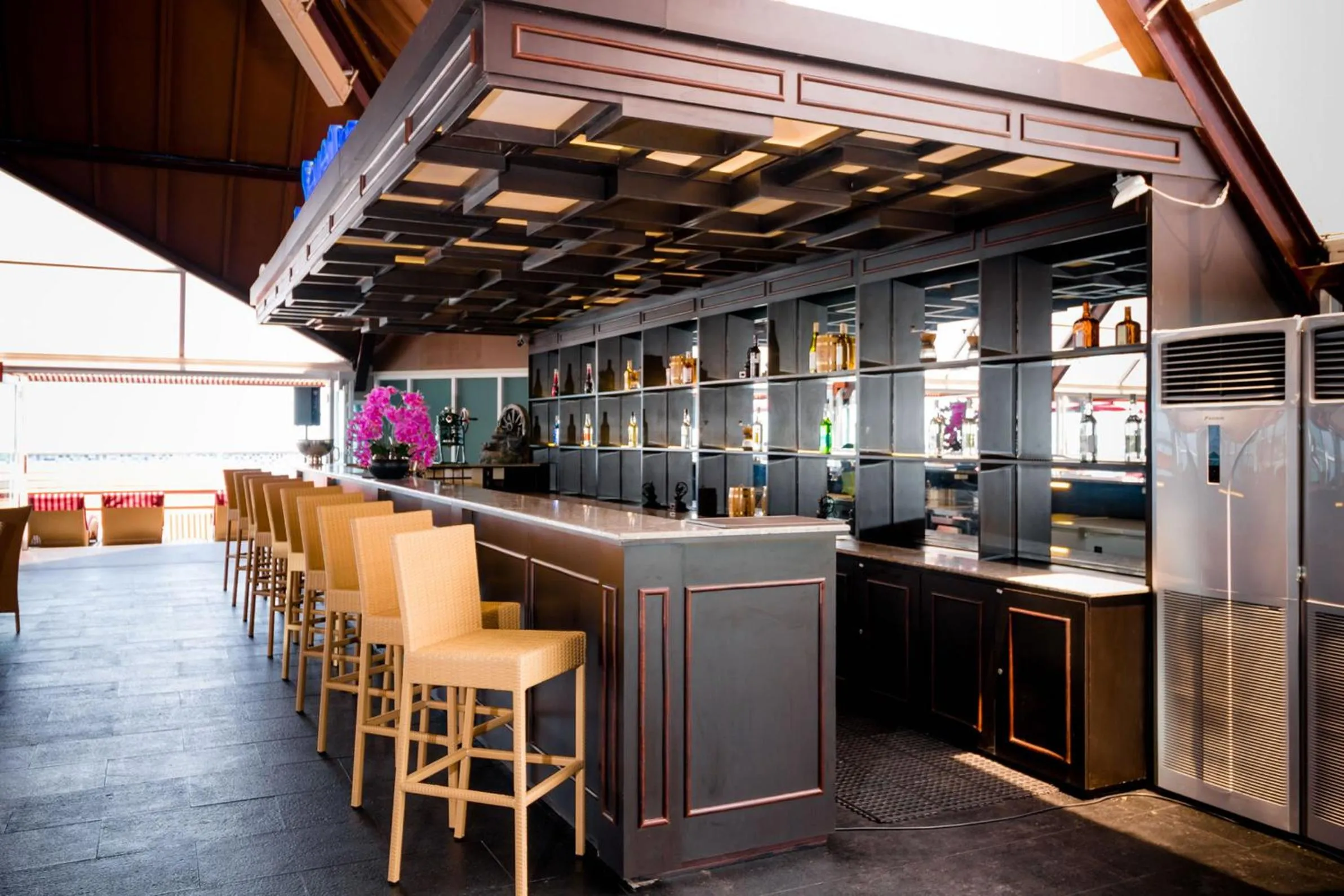 Lounge or bar in Kutabex Beachfront Hotel