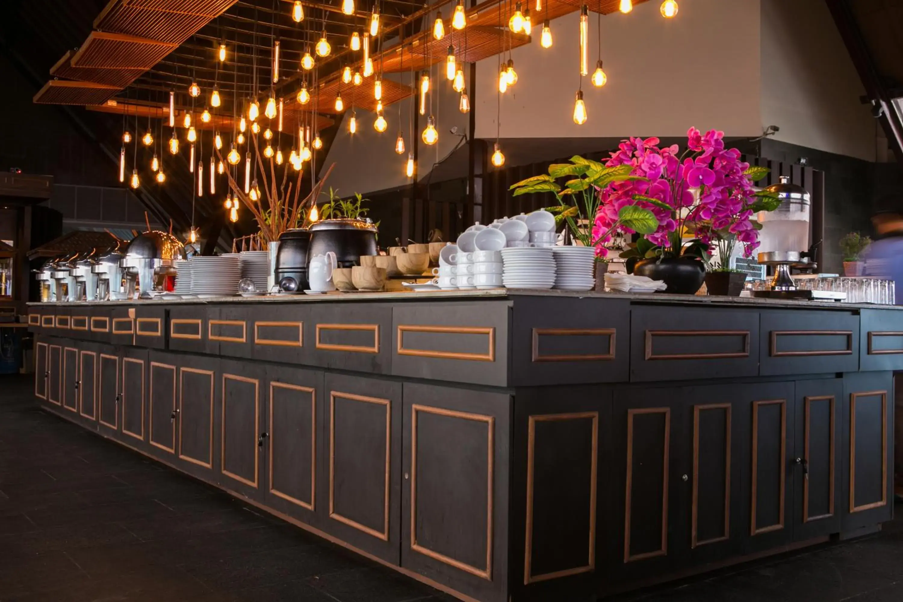 Restaurant/places to eat in Kutabex Beachfront Hotel Restaurant/places to eat in Kutabex Beachfront Hotel