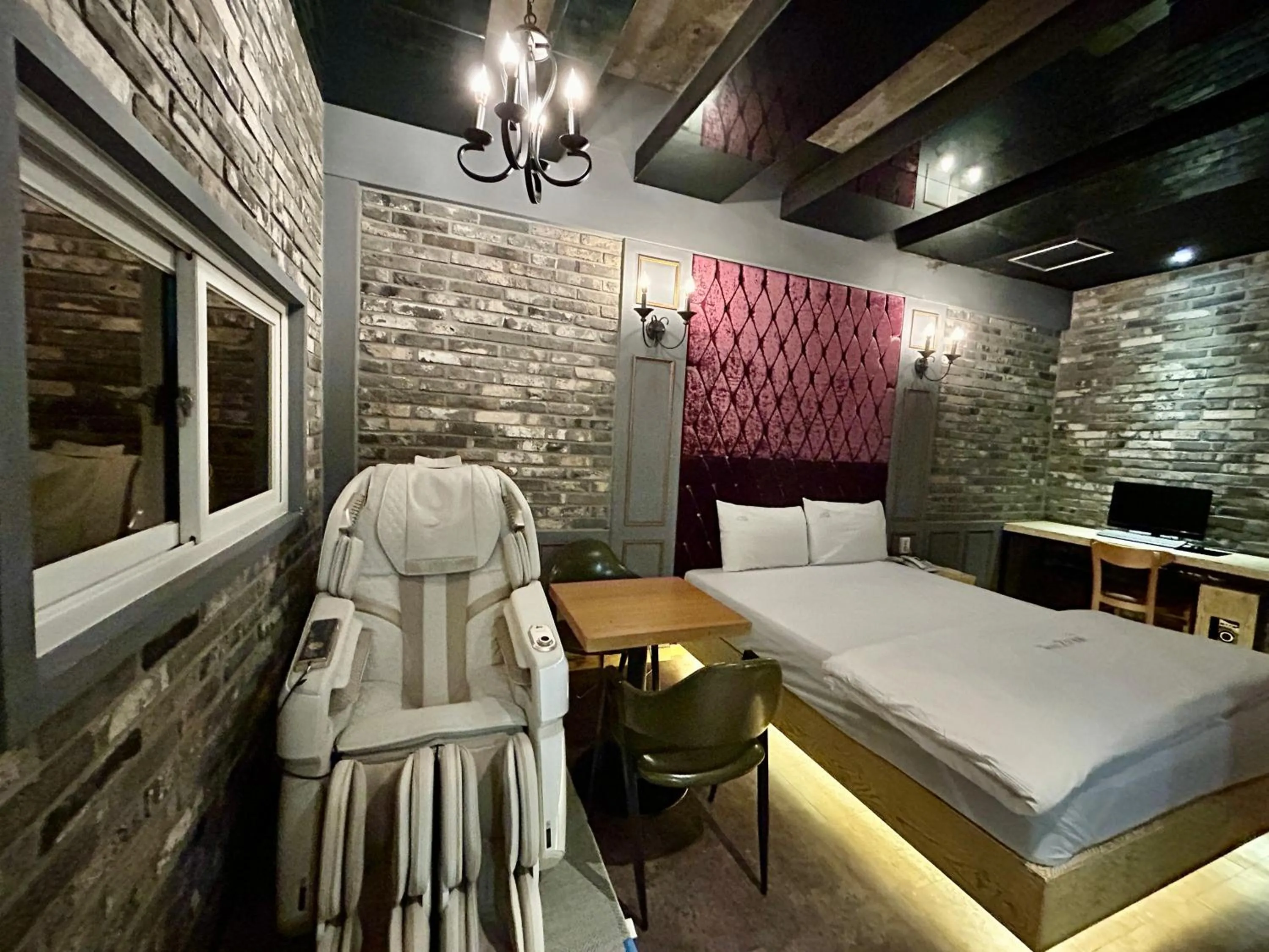 Bed in 2SOME Motel