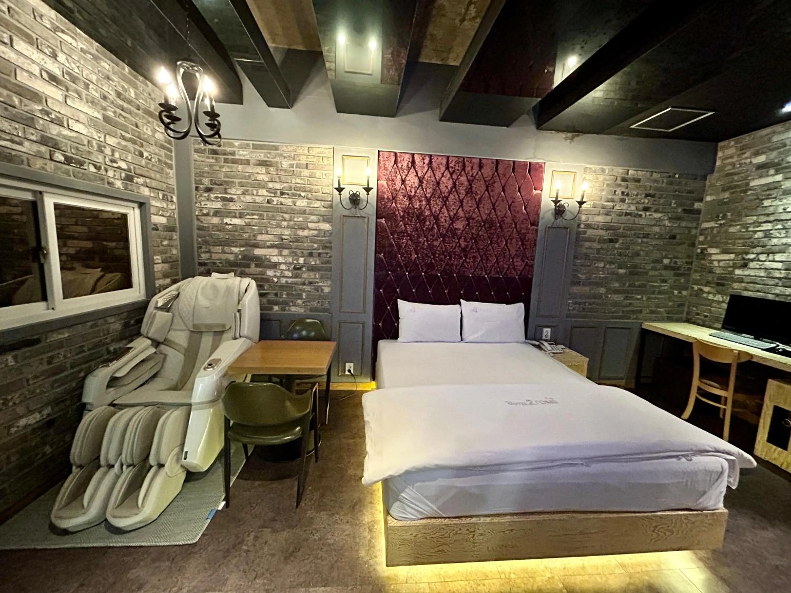 Bed in 2SOME Motel