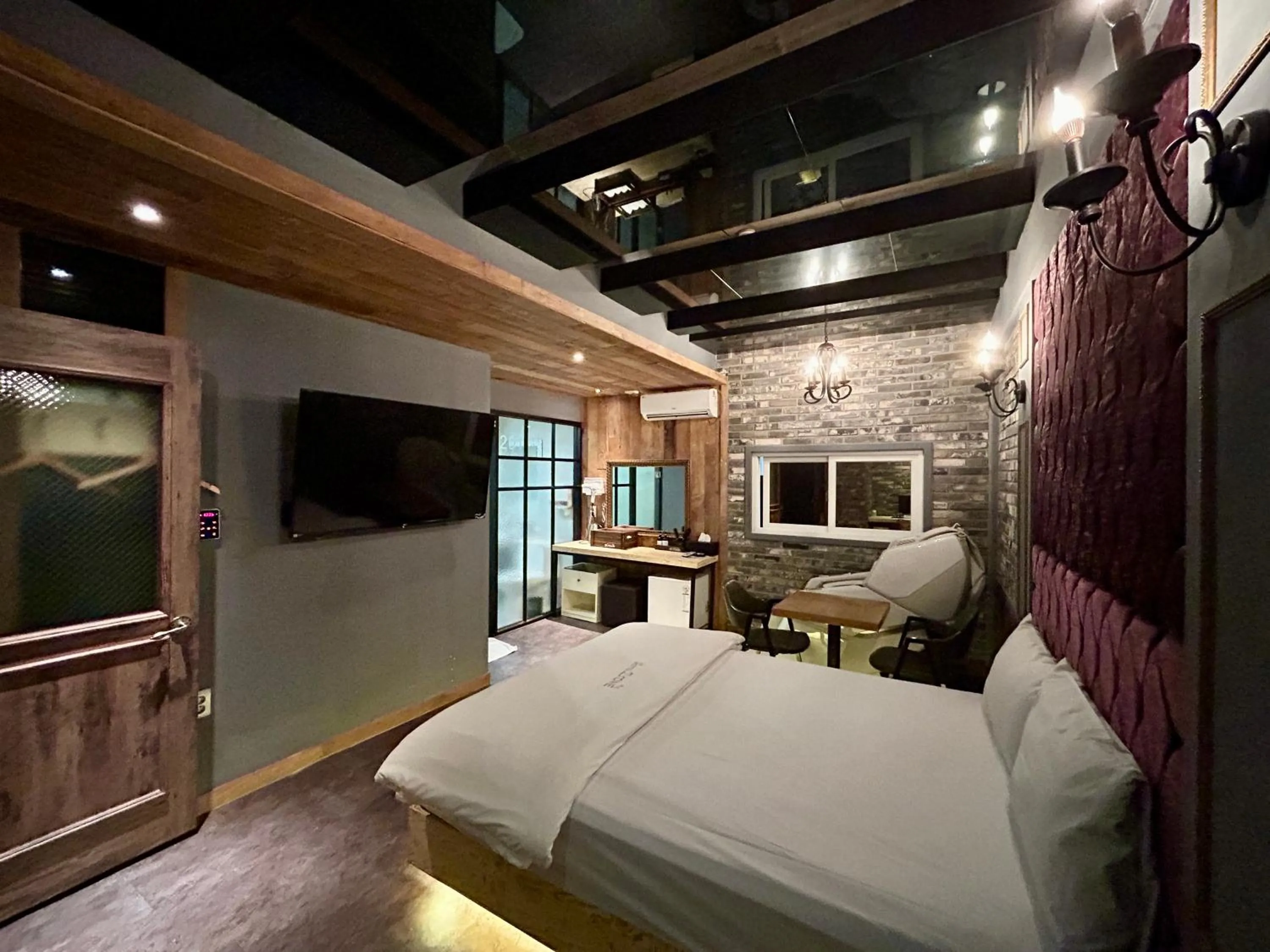 Bed in 2SOME Motel