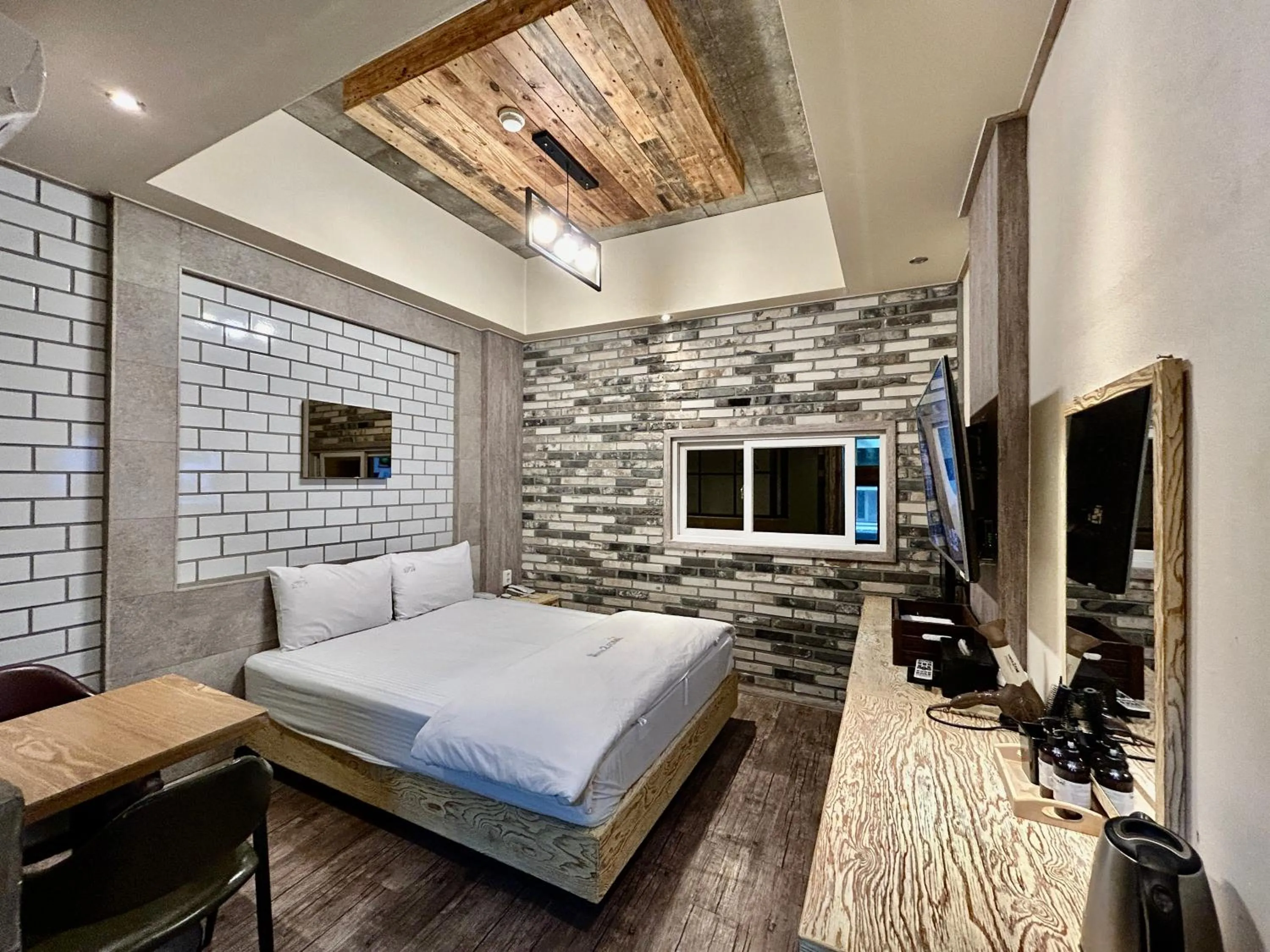 Bed in 2SOME Motel