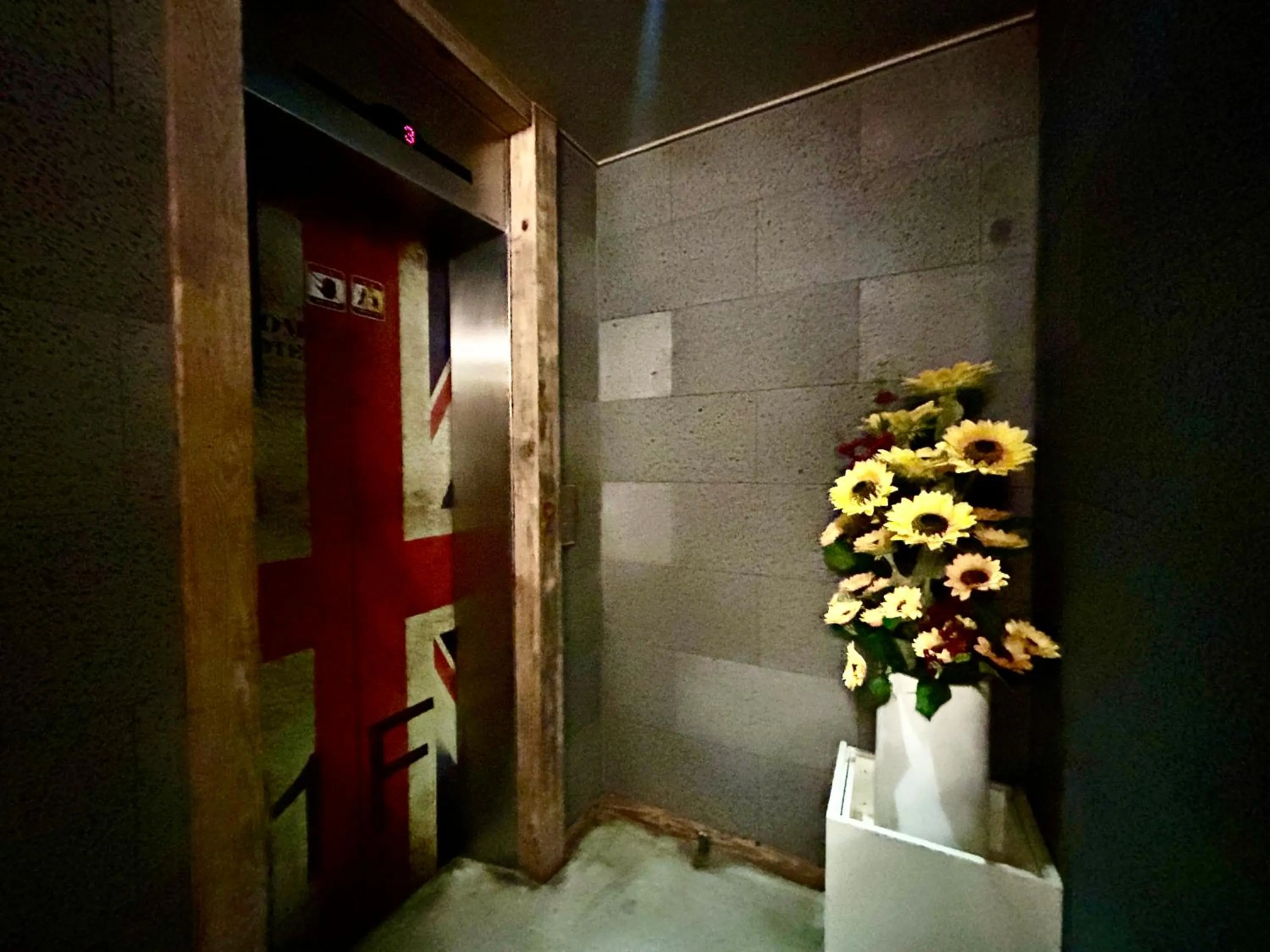 elevator in 2SOME Motel