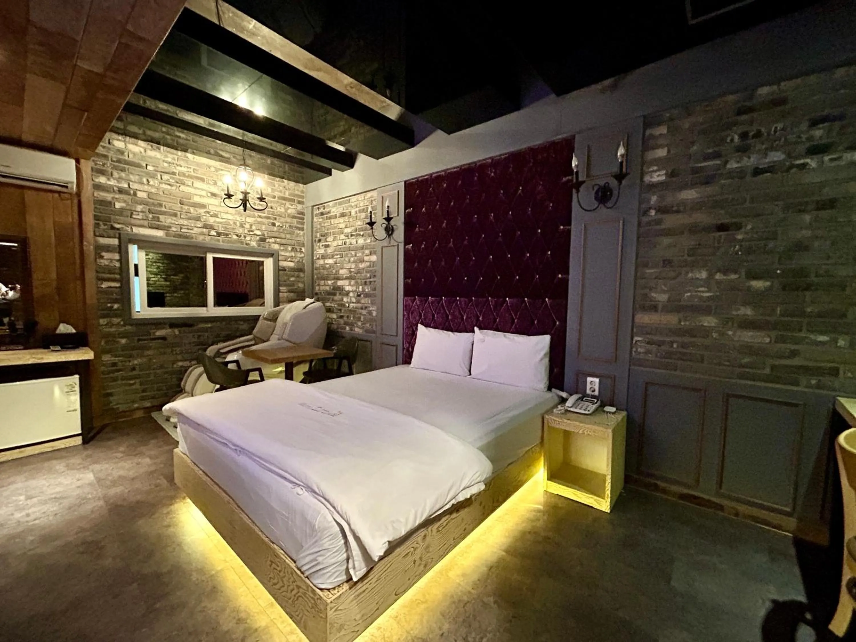 Bed in 2SOME Motel