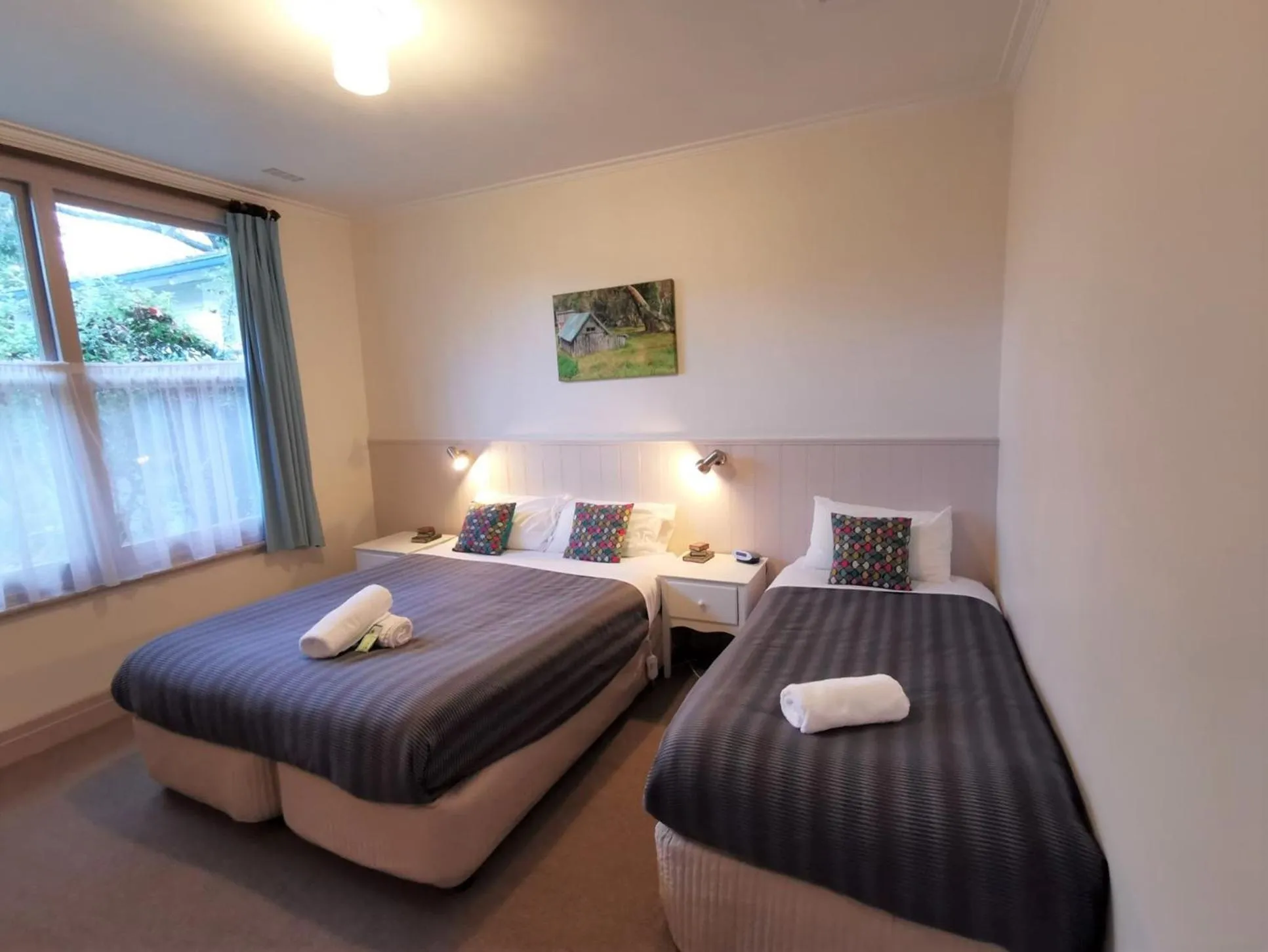 Bed in Elm Lodge Bright