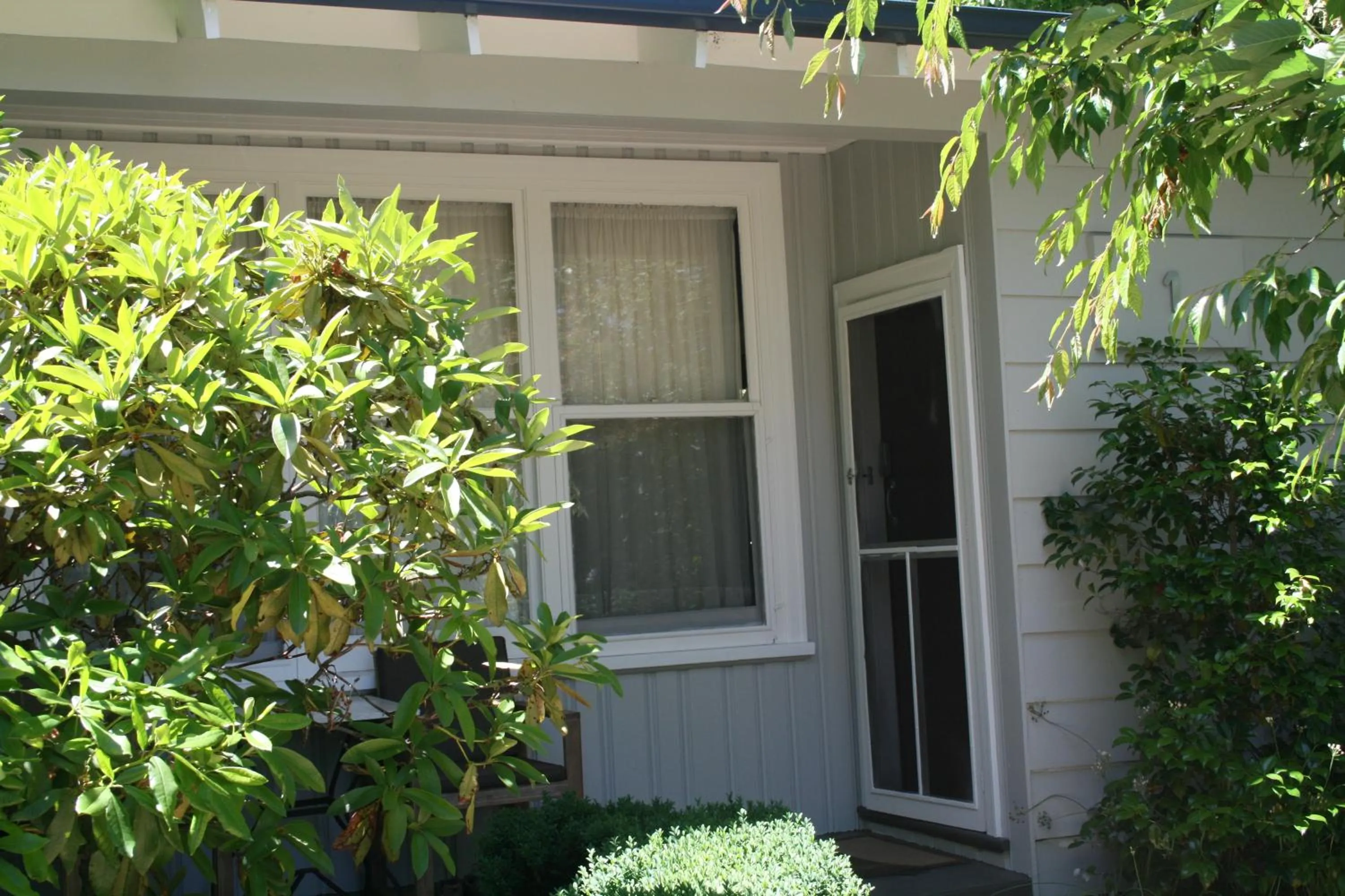 Facade/entrance in Elm Lodge Bright